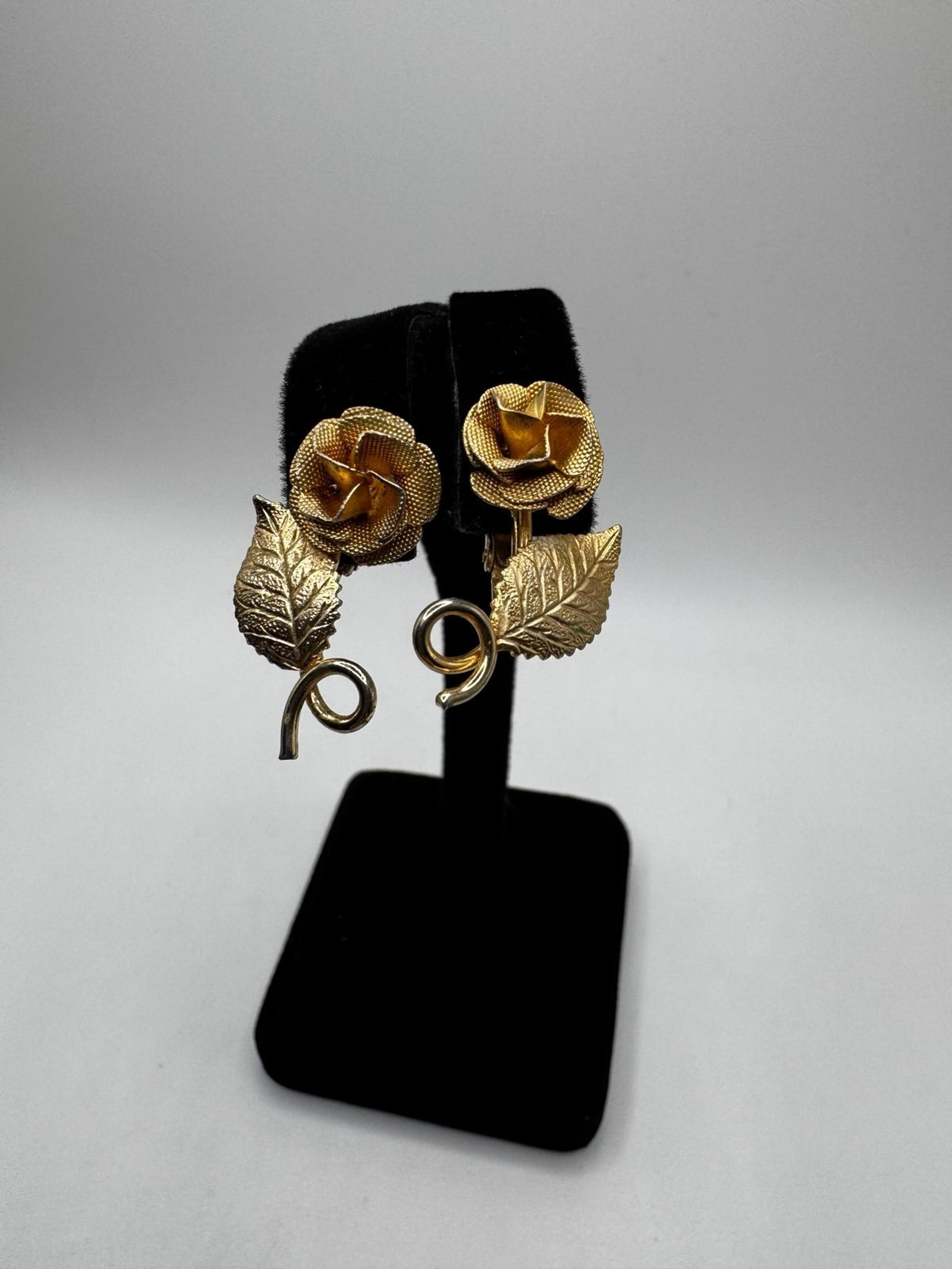 Vintage Gold Tone Rose Shaped Clip-on Earrings