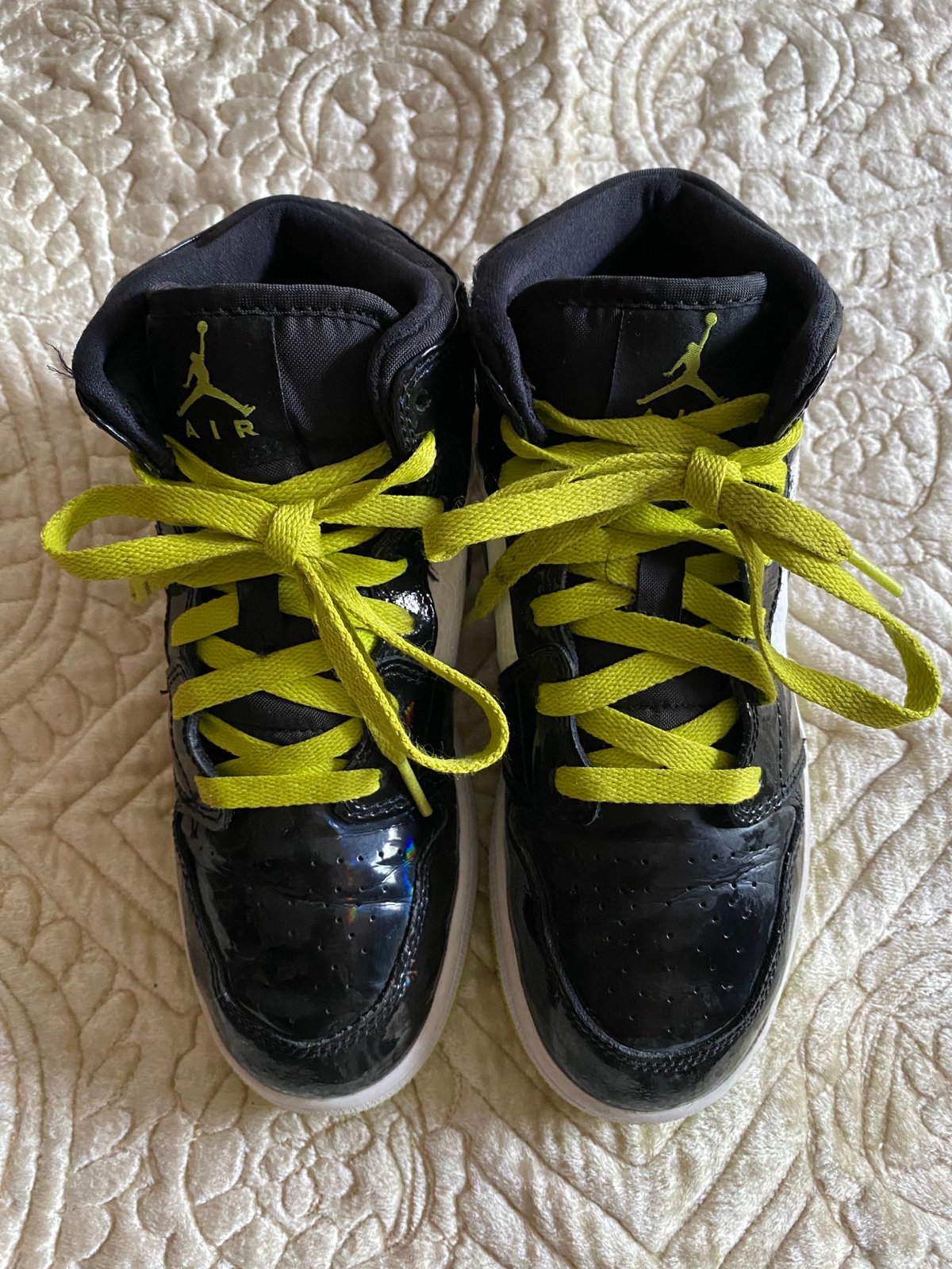Air Jordan Retro 1 Mid Shoes
