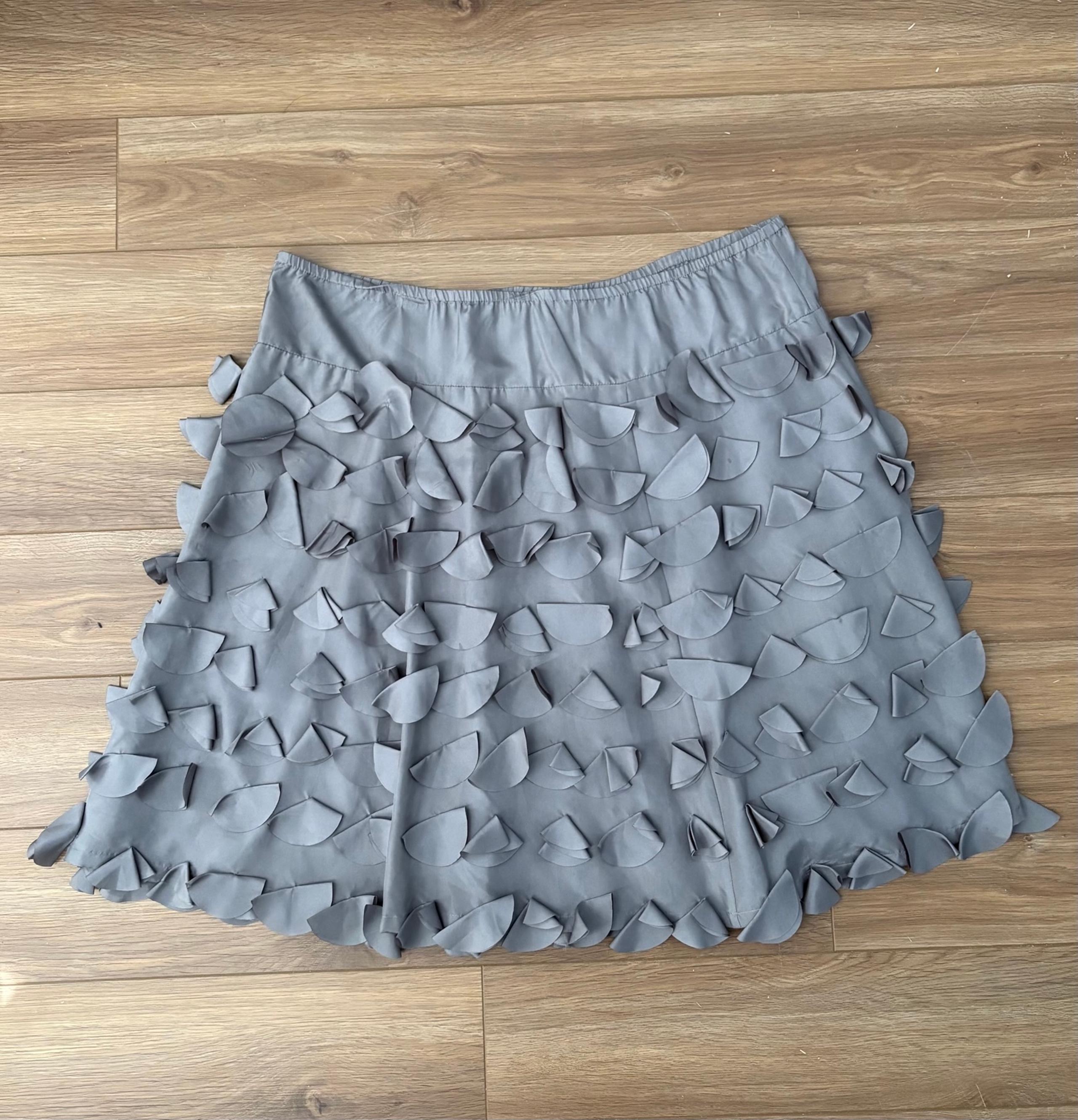 Garnet Hill 100% Silk A-Line Pewter Grey Petal Floral Skirt Size 10P EUC