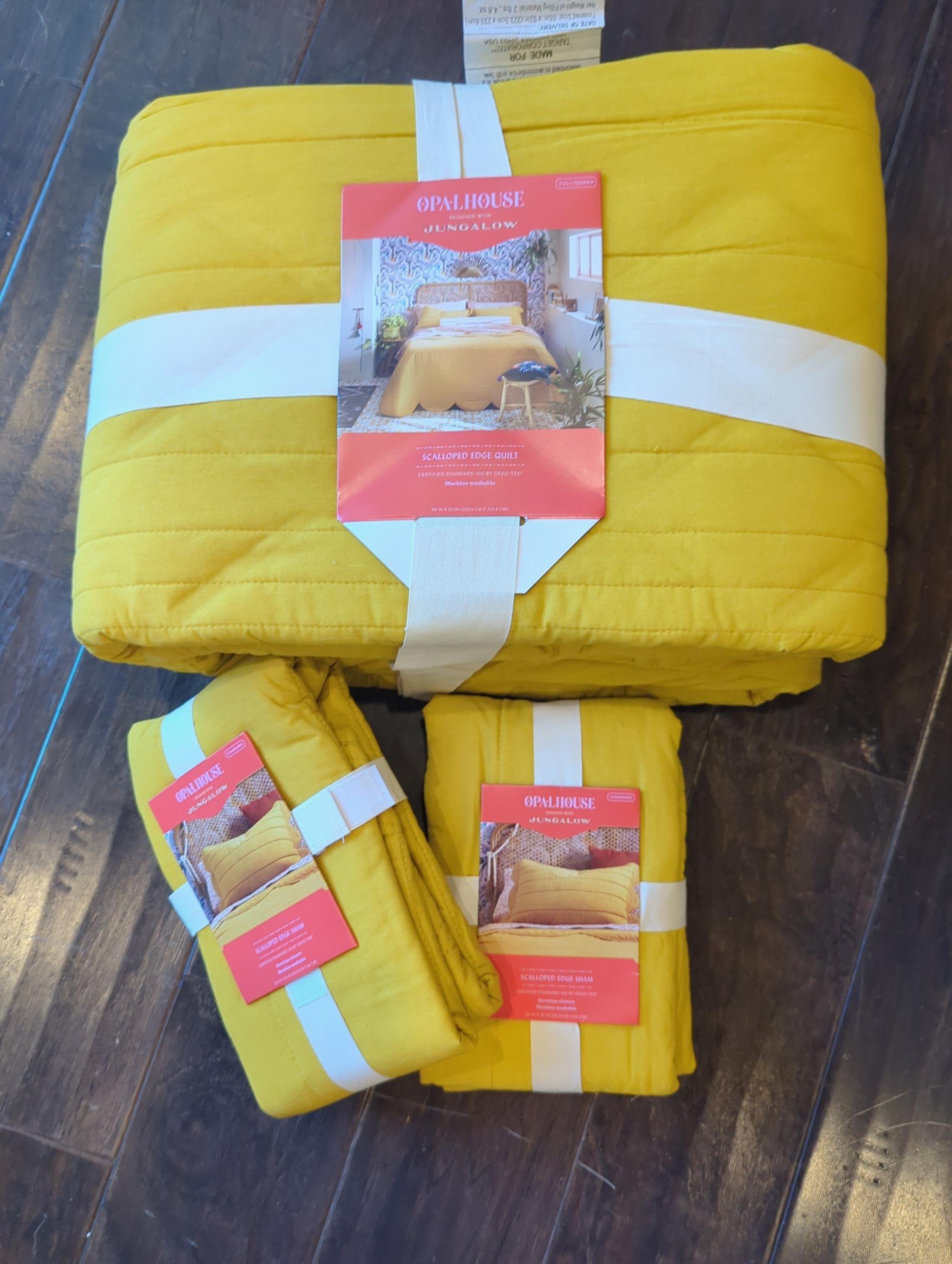 Quilt with two matching shams - Opalhouse