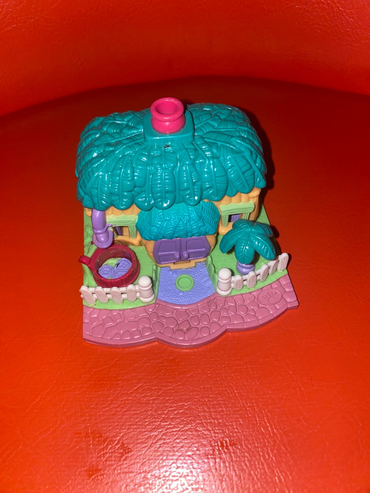 Vintage Polly Pocket elephant house compact