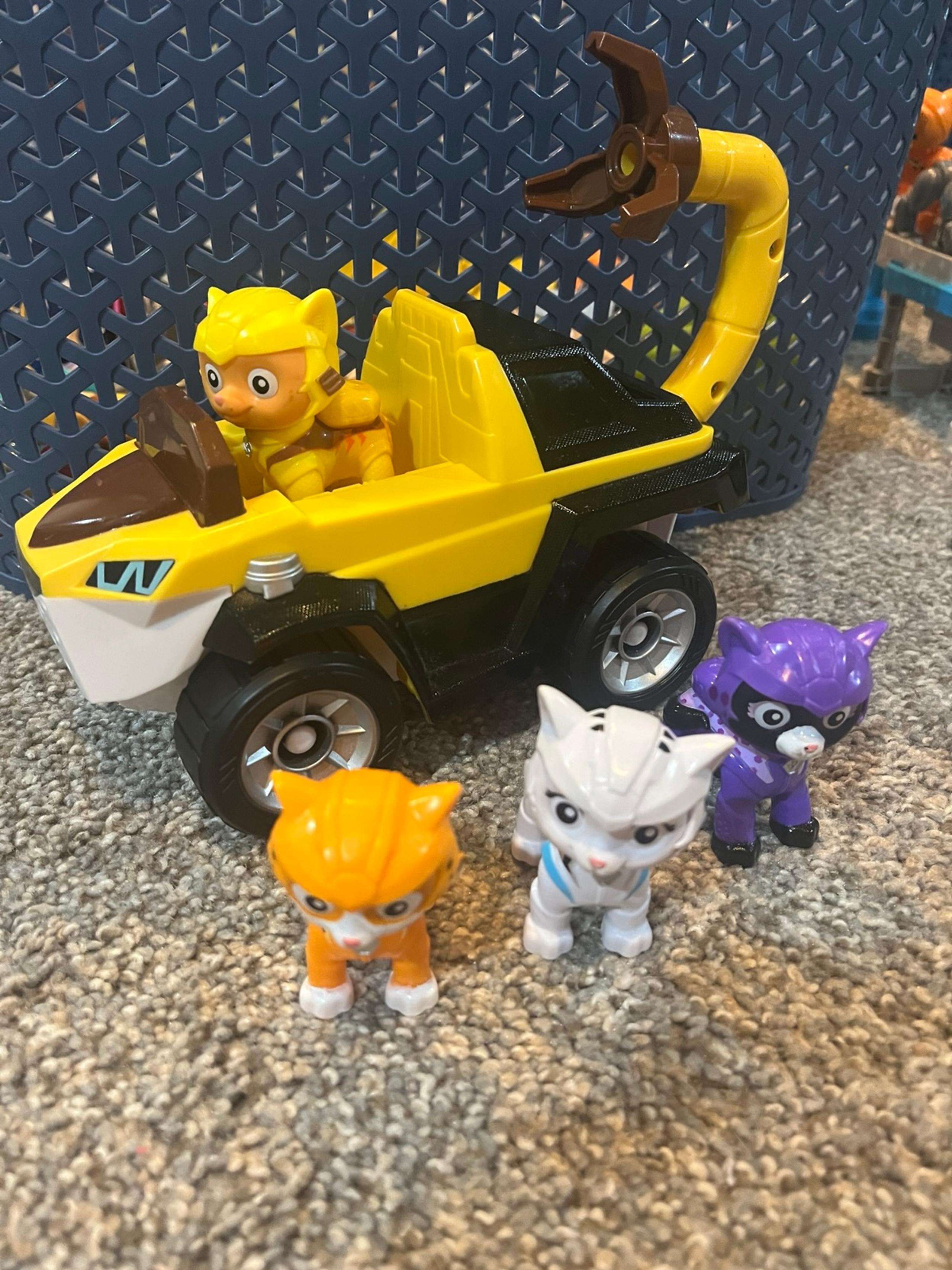 Paw Patrol Cat Pack Leo Rescue Car and figures
