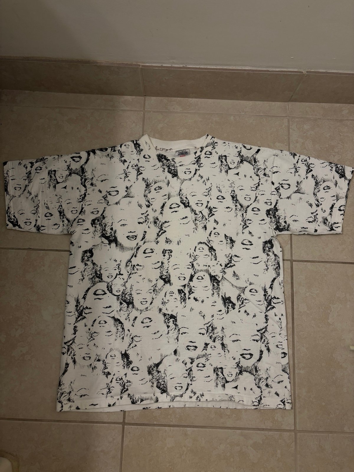 Marilyn Monroe AOP 90’s vintage shirt