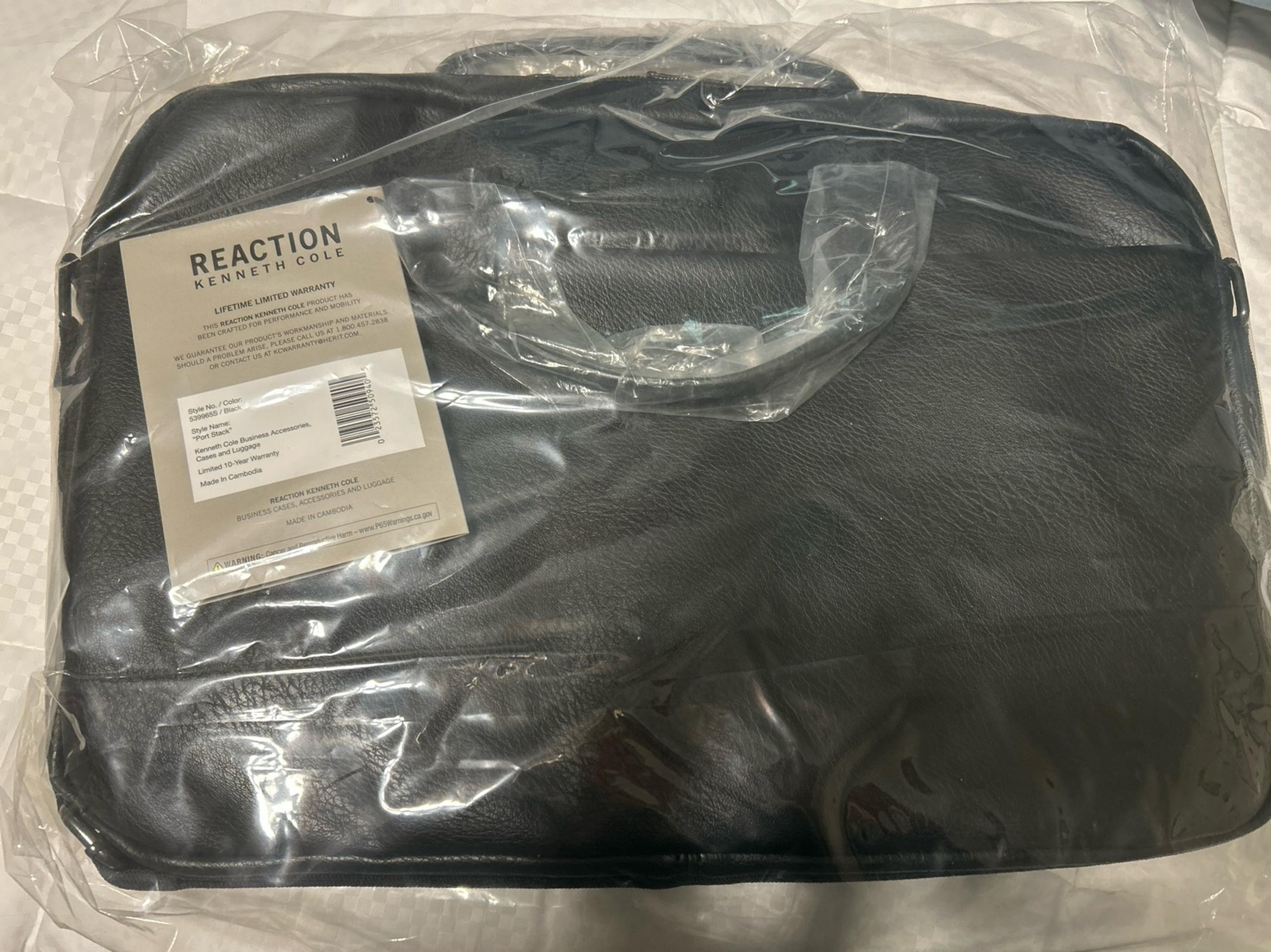 Womens carry case by Kenneth Cole