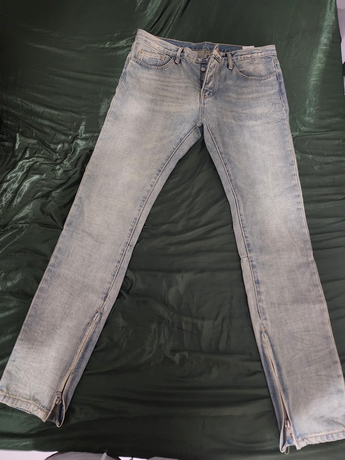 Brand new Mens Mnml Jeans size 34 zippered legs