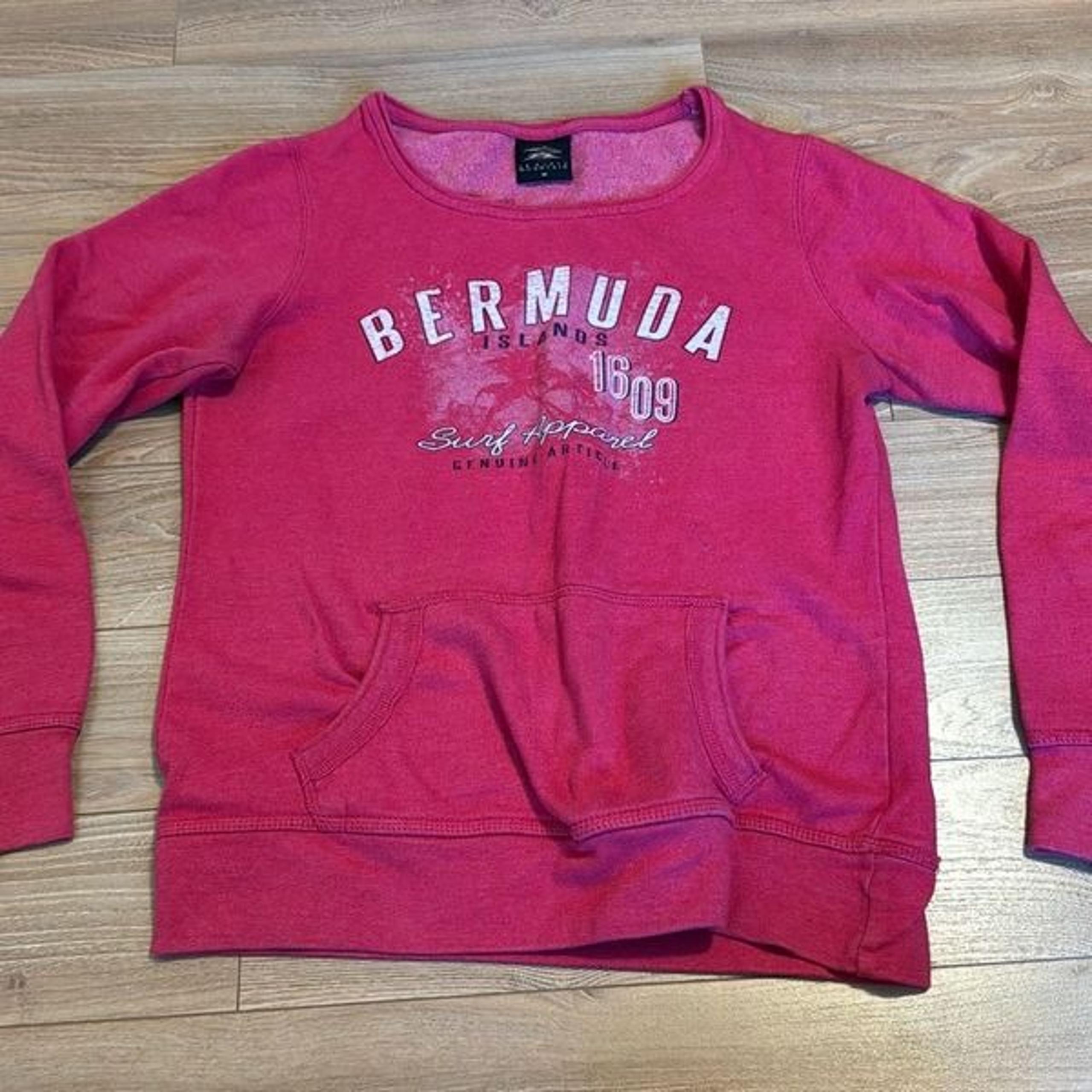 Bermuda pink scoop crewneck hoodie size medium women’s  Bought in Bermuda and su