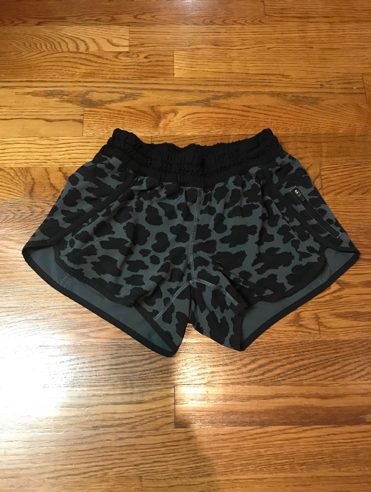 Lululemon Tracker 3 shorts Cherry Cheeta