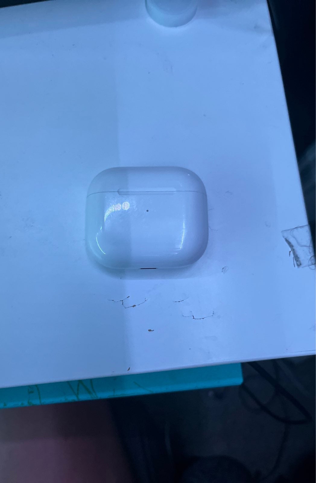 Apple AirPods Pro charging case