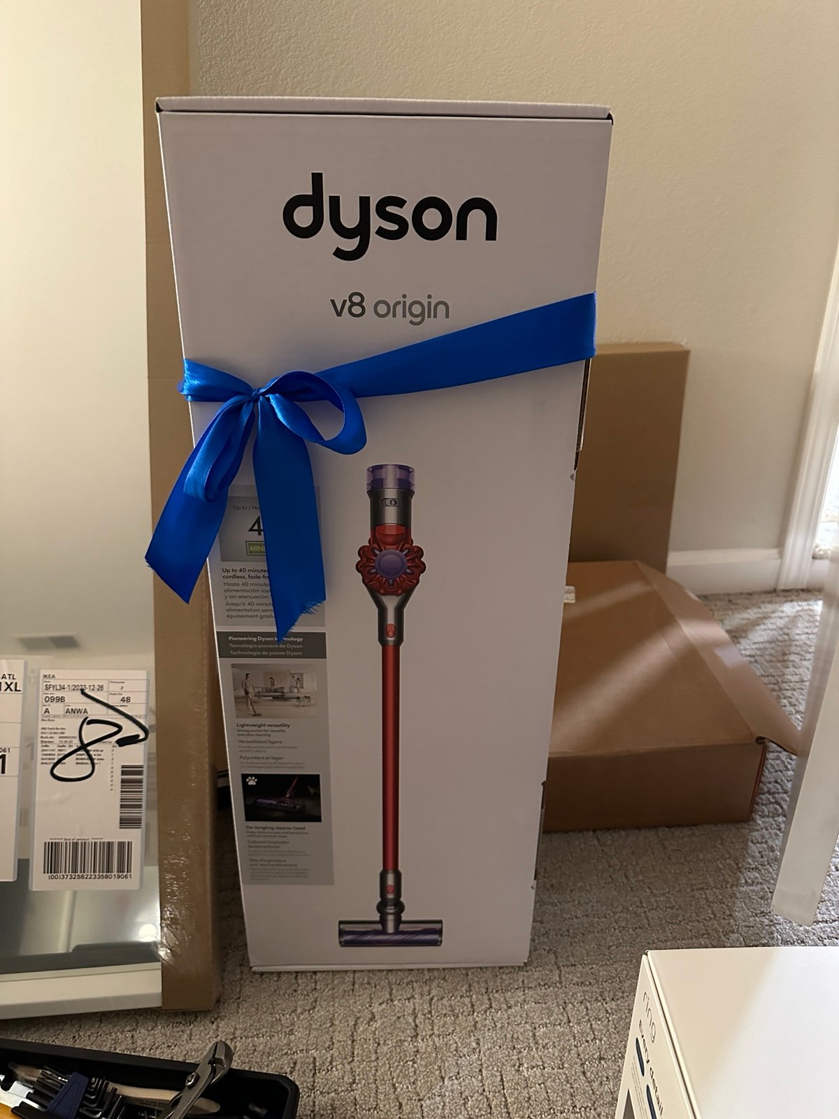 Dyson V8 origin vacuum - red