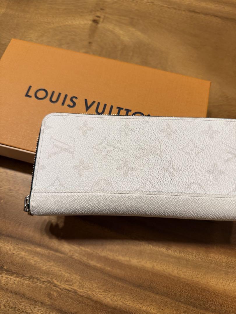 LOUIS VUITTON White Long Wallet