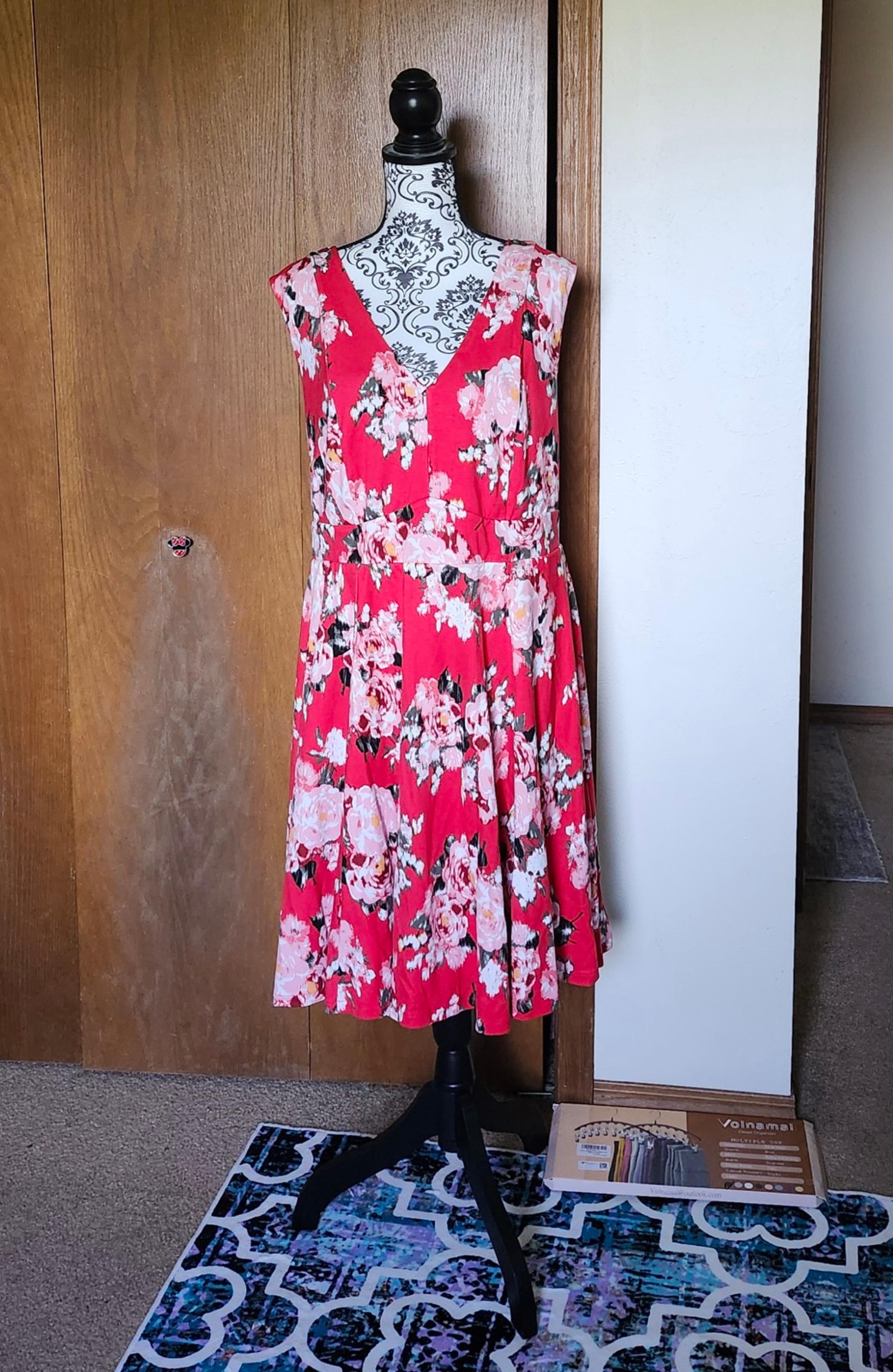 Torrid 4X Red Floral Fit & Flare Dress – Contouring Ponte Knit – Pockets – Plus