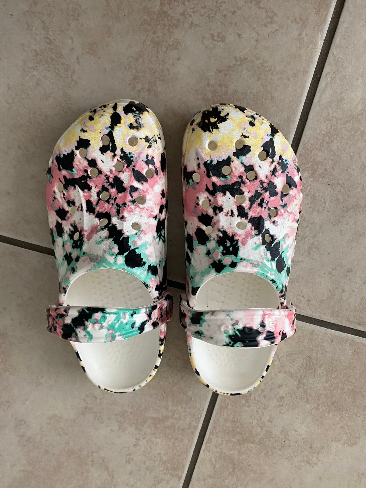CROCS CLASSiC PATTERN MULTI COLOR UNISEX~SIZE 9W/7M