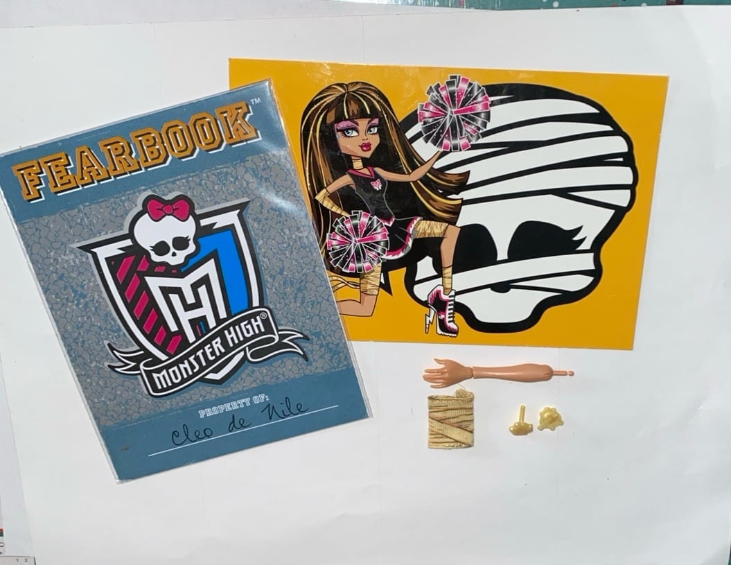 Cleo De Nile Original “Fearleading” Accessories W/Panini Collector Card