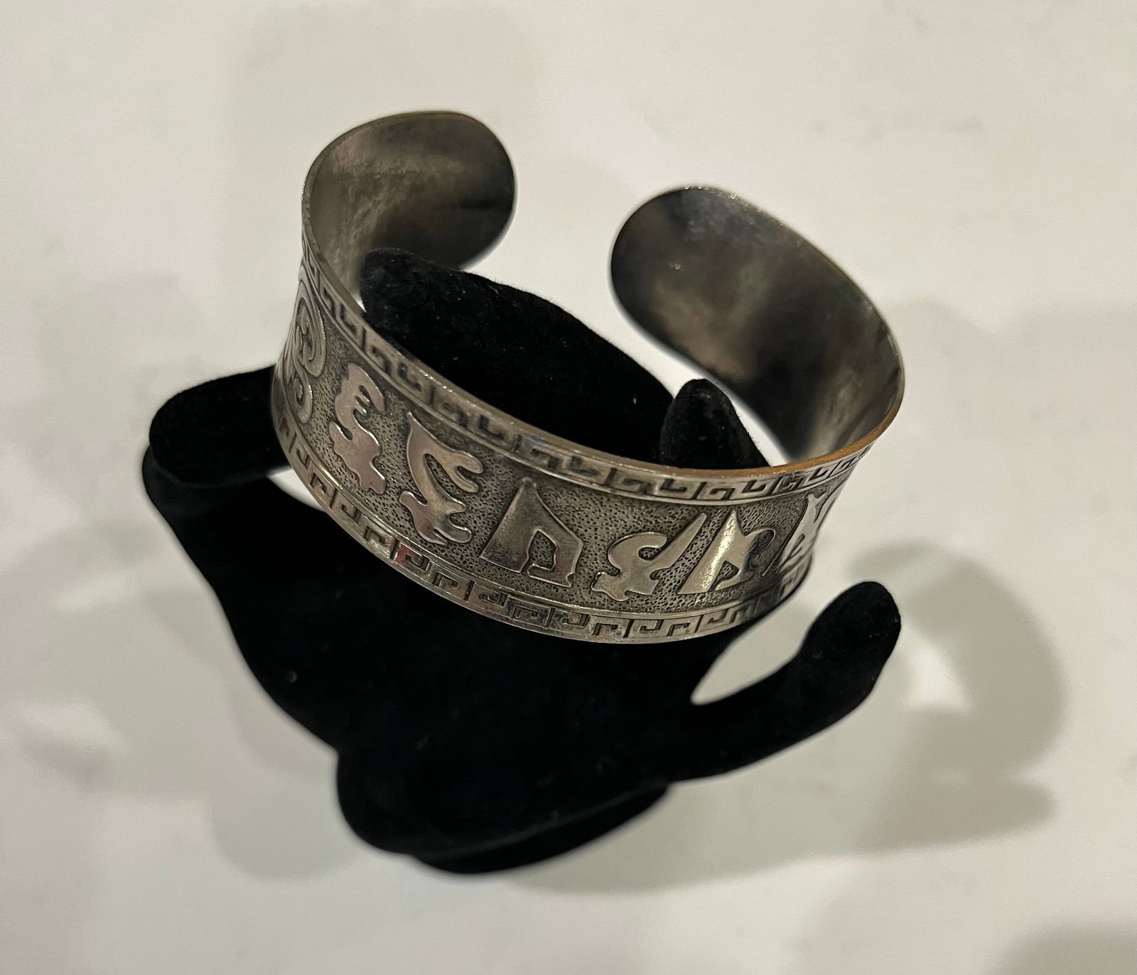 Truly Beautiful UNISEX Tibetan Silver Cuff Bracelet~Adjustable~Gift Bag Included