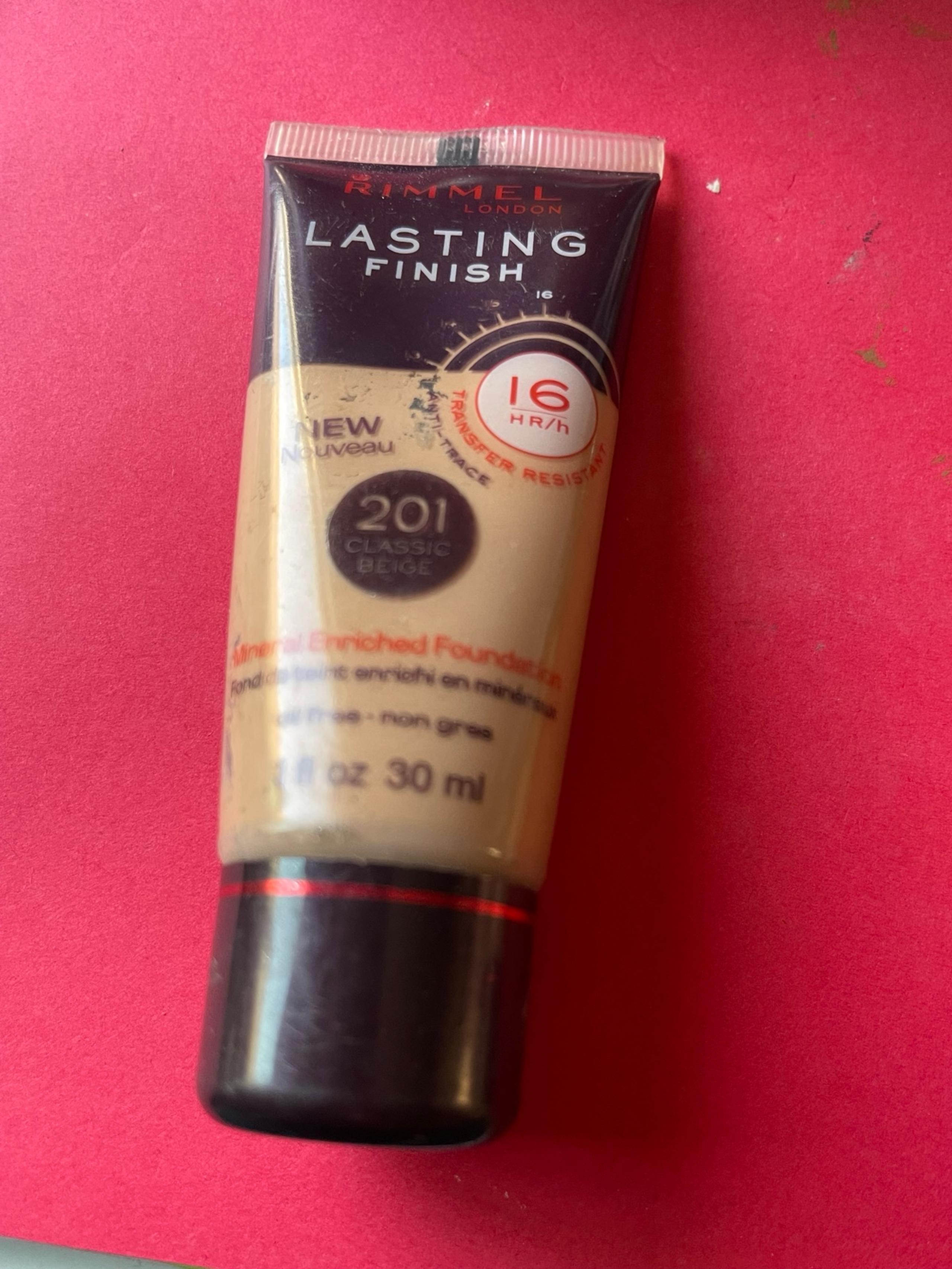 NEW Rimmel Lasting Finish 25hr Foundation- 201 CLASSIC BEIGE