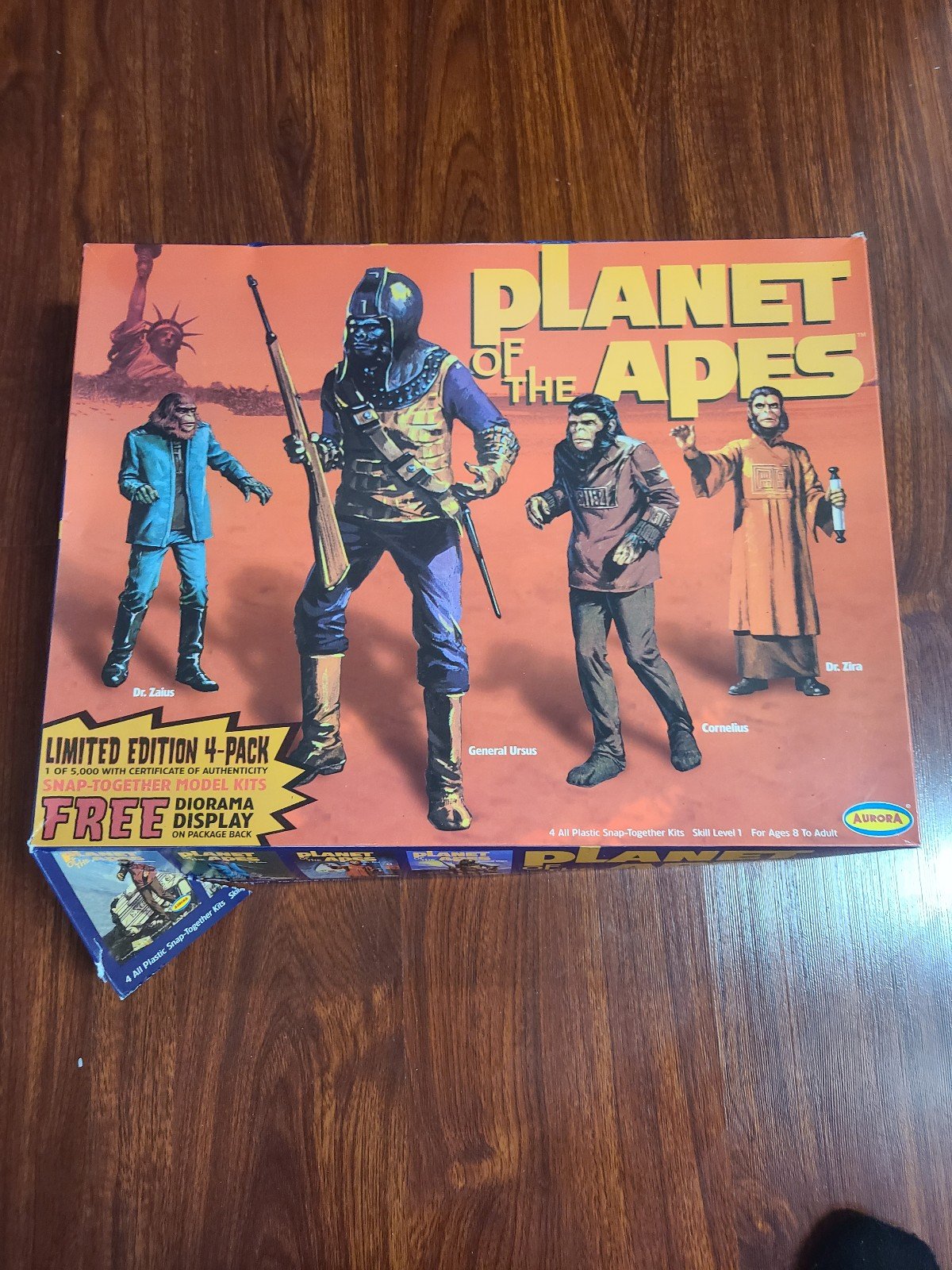 Open box planet of the apes aurora diorama