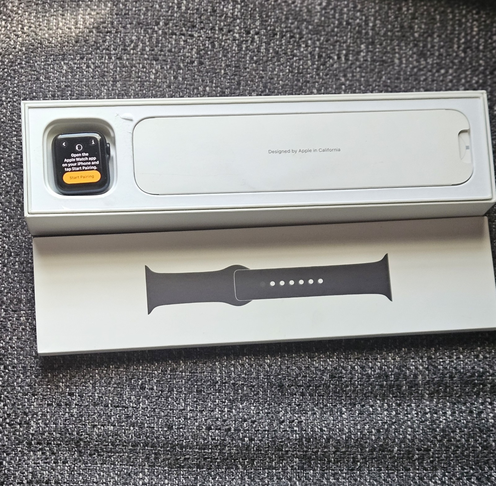 Apple Watch SE 40MM ALUMINUM CASE WITH BLACK BAND PRE-OWNED GPS LTE