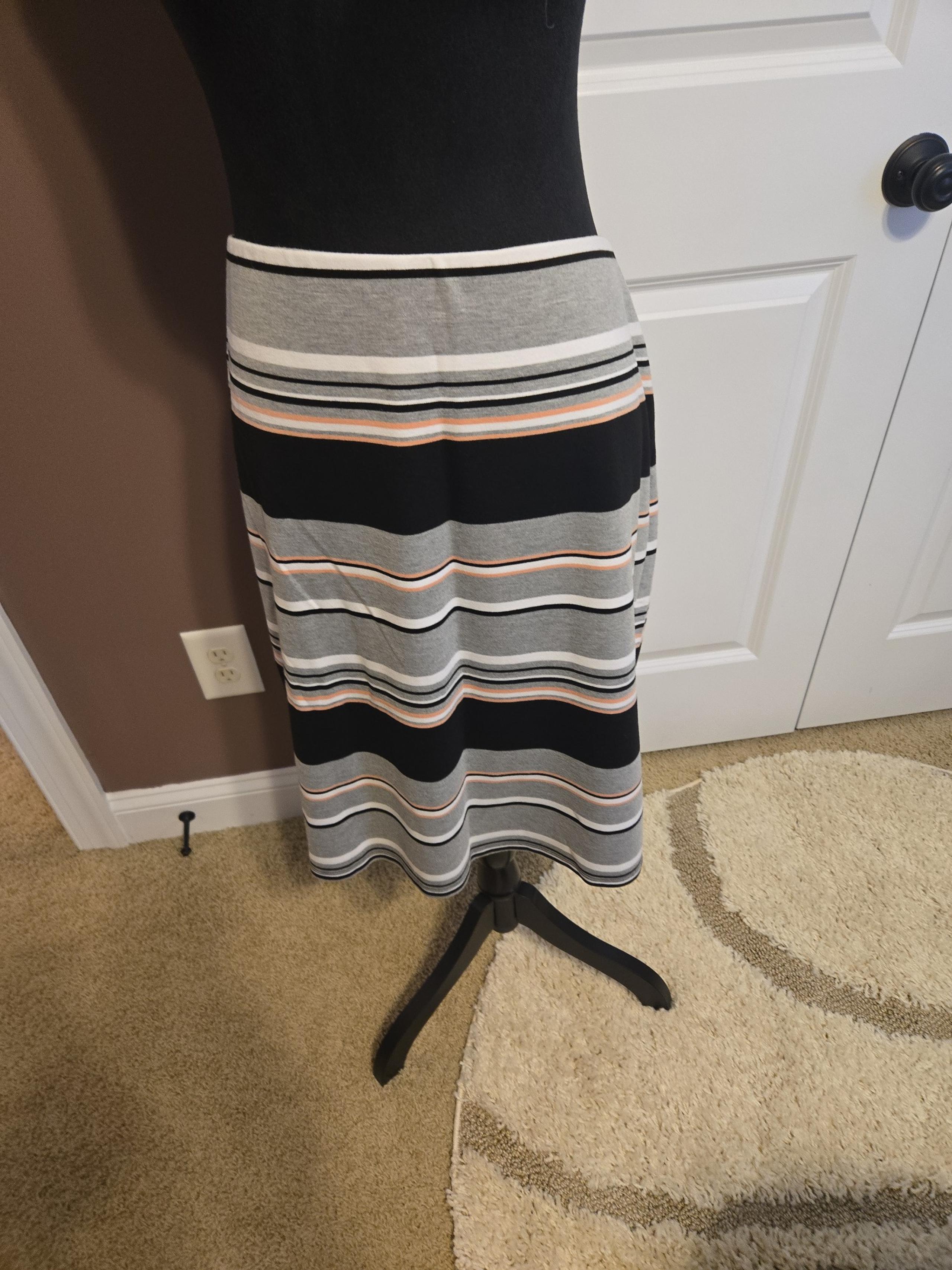 Roz and Ali knee length skirt