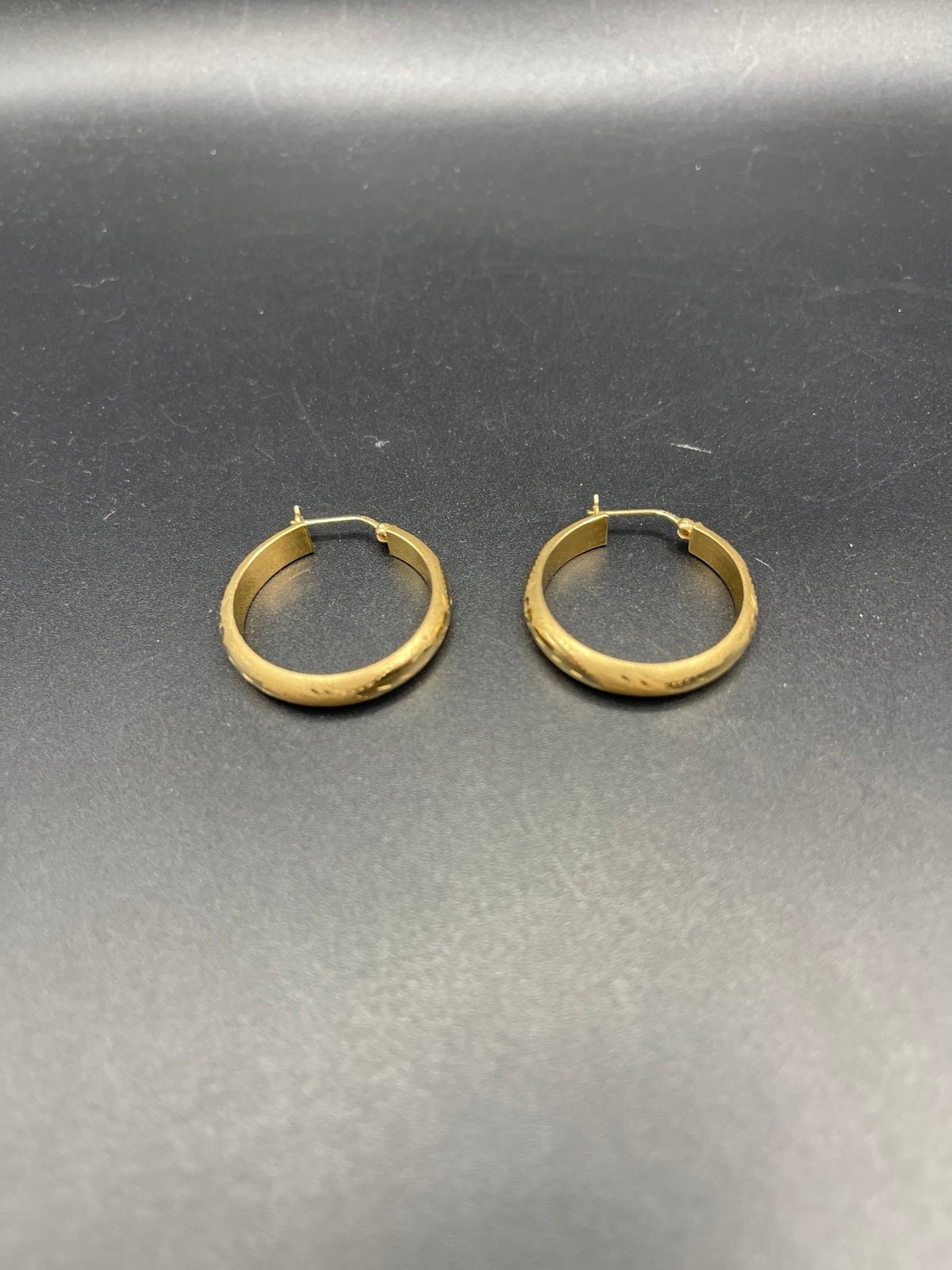 Earrings hoops 14k etched & matted post back 102321@