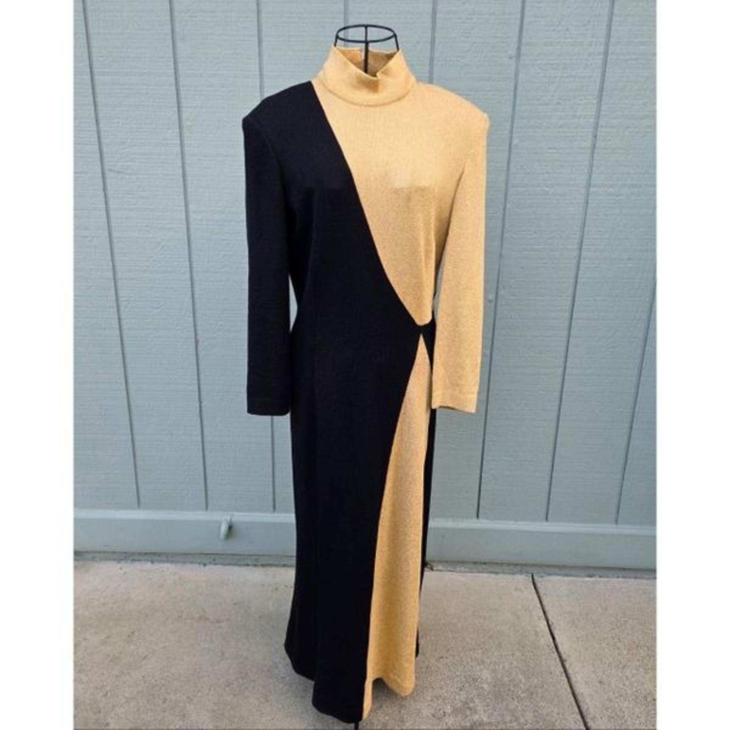 Vintage St. John Colorblock Black/Gold Long Sleeved Sweater Maxi Dress. Size 8