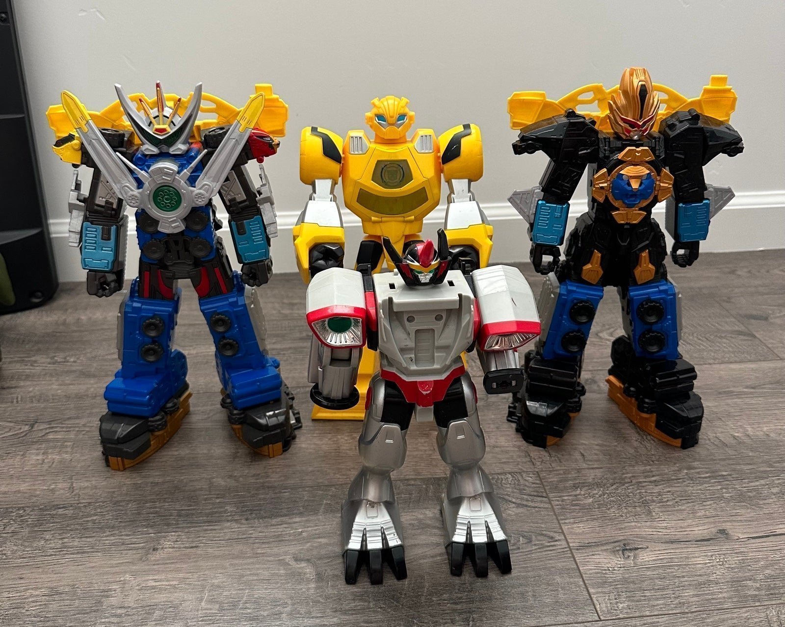 Transformers Playskool 12 Bumblebee Hasbro Vintage Power Rangers Action Figures