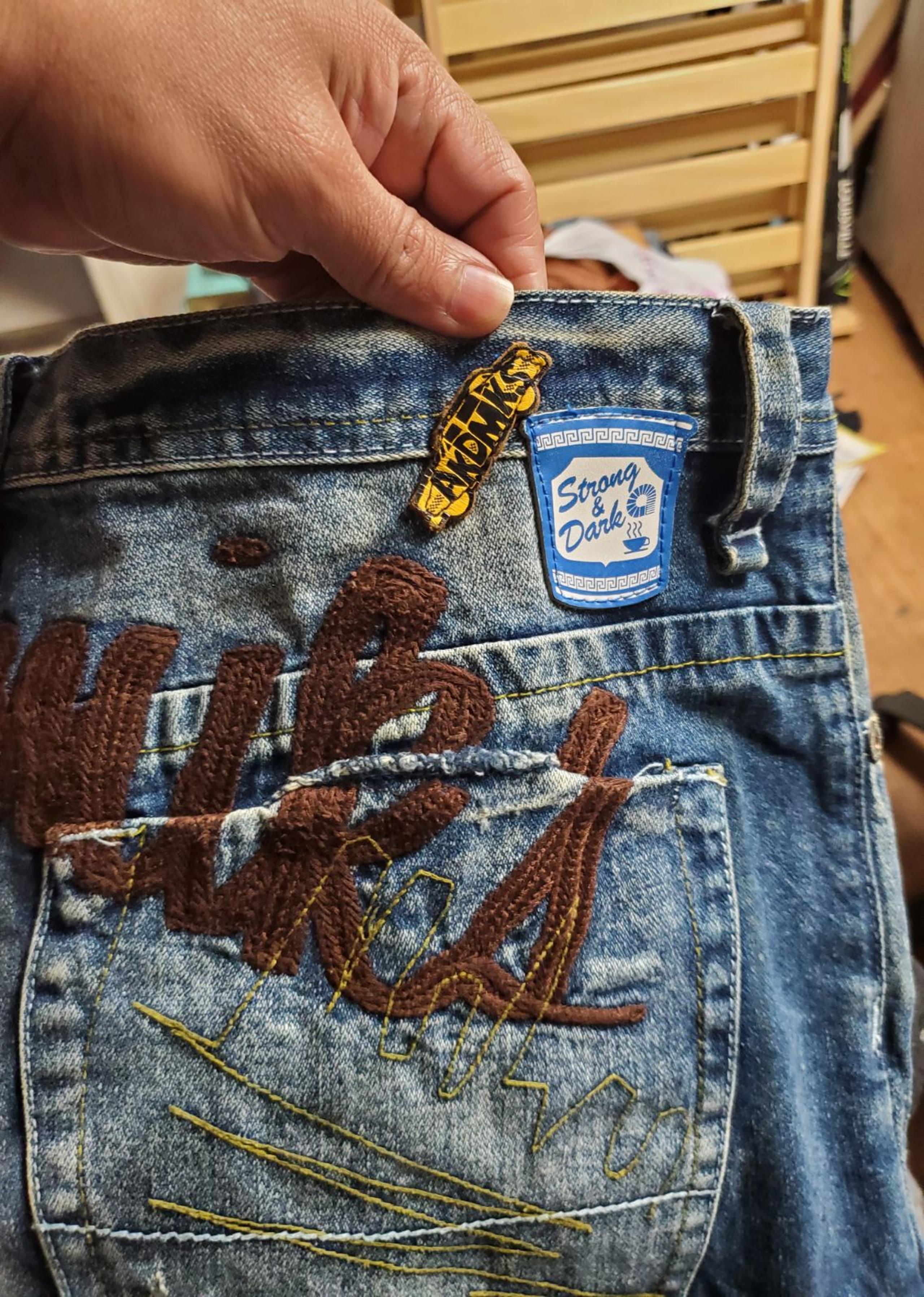 90's Akademiks strong & dark Mens Jeans