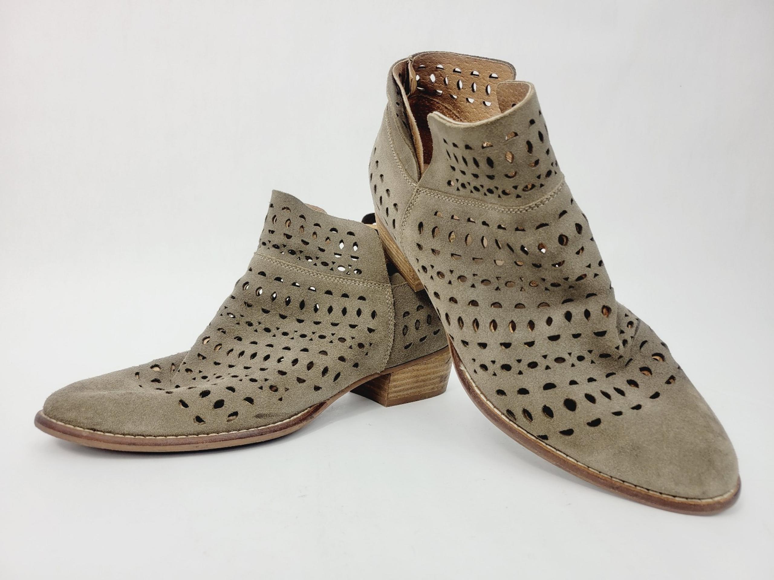 Anthropologie Liendo Suede Leather Cut-out Booties - Size 8.5