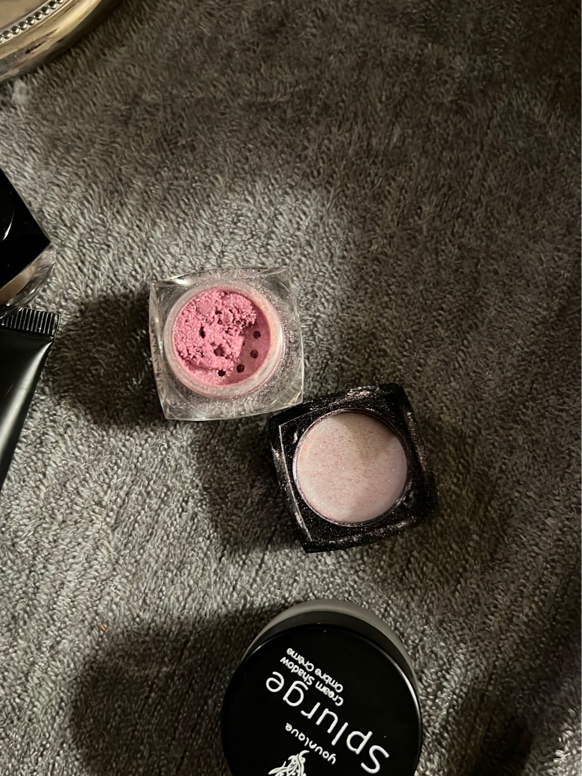 YOUNIQUE shops lot