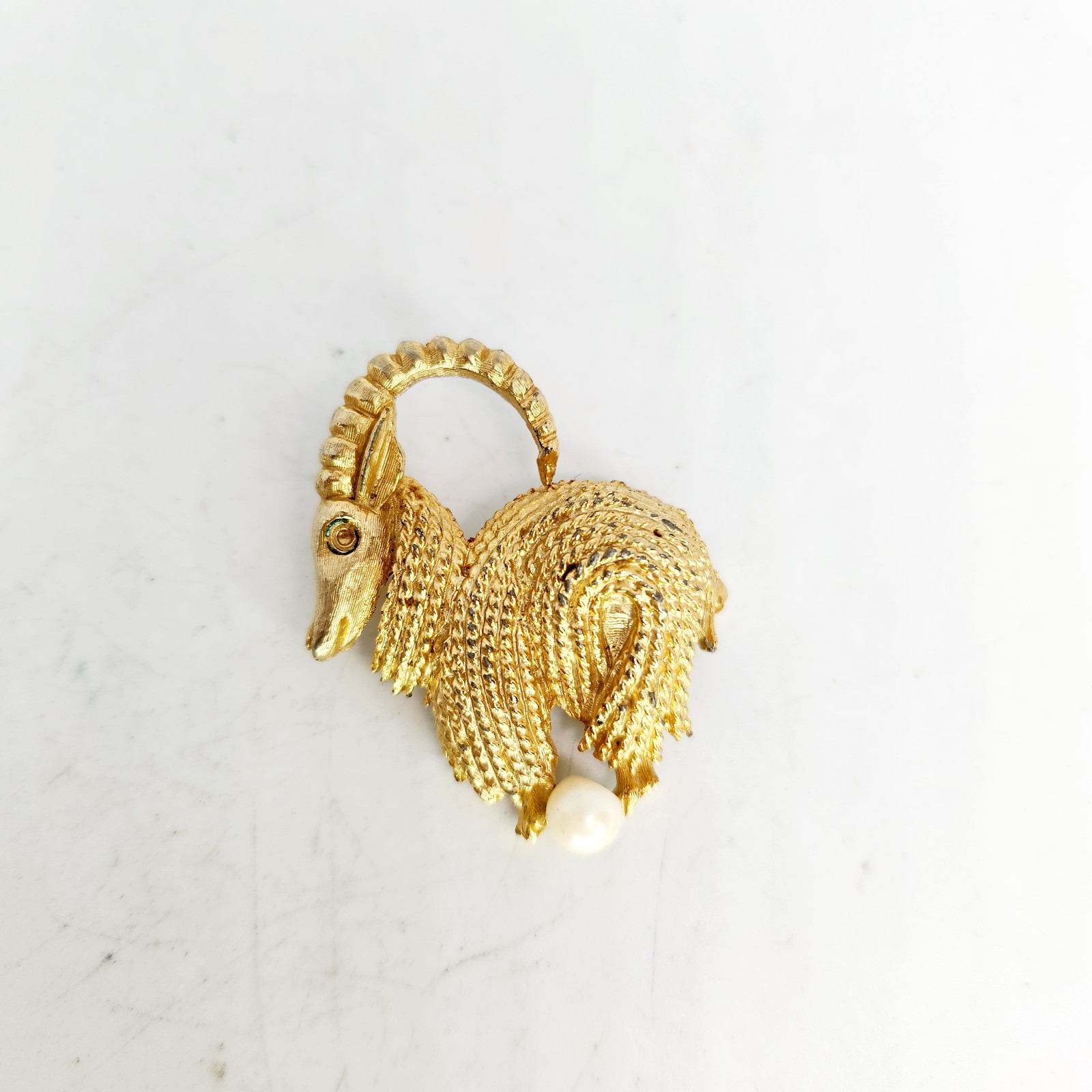 Hattie Carnegie Signed Figural Animal Pin Gold Tone Ram Horn Sheep Goat Brooch