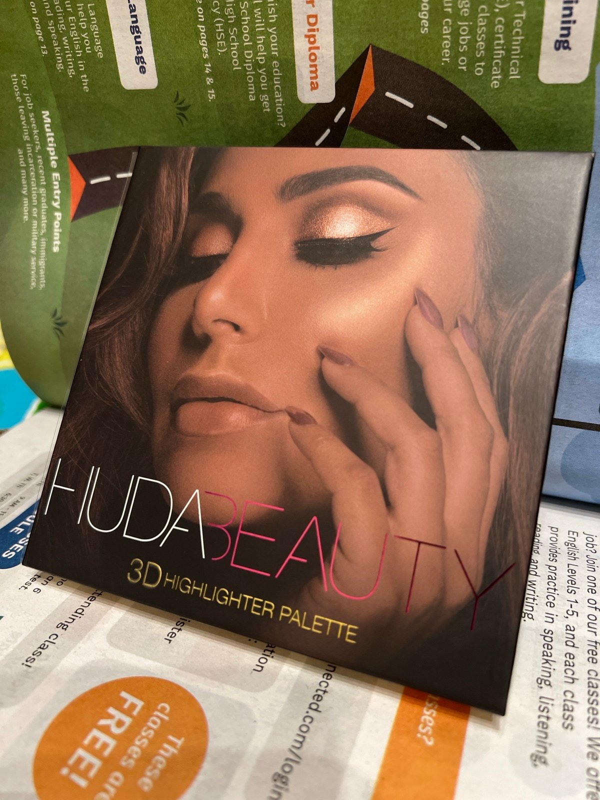Huda Beauty 3D Highlighter Palette in Golden Sands Edition