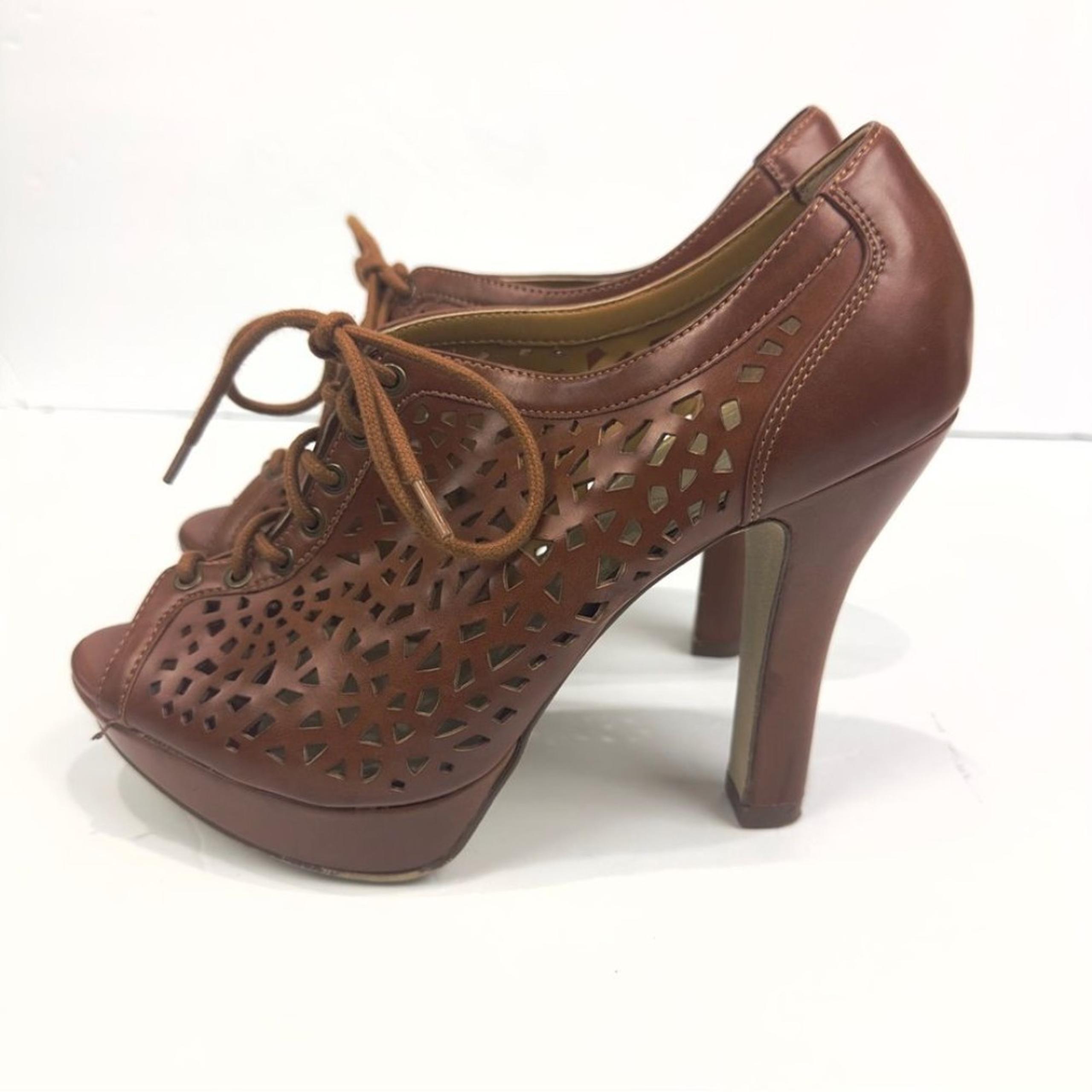 Xappeal Tasha Brown Peep Toe Laser Cut Lace Up Heel Womens Sz 7.5