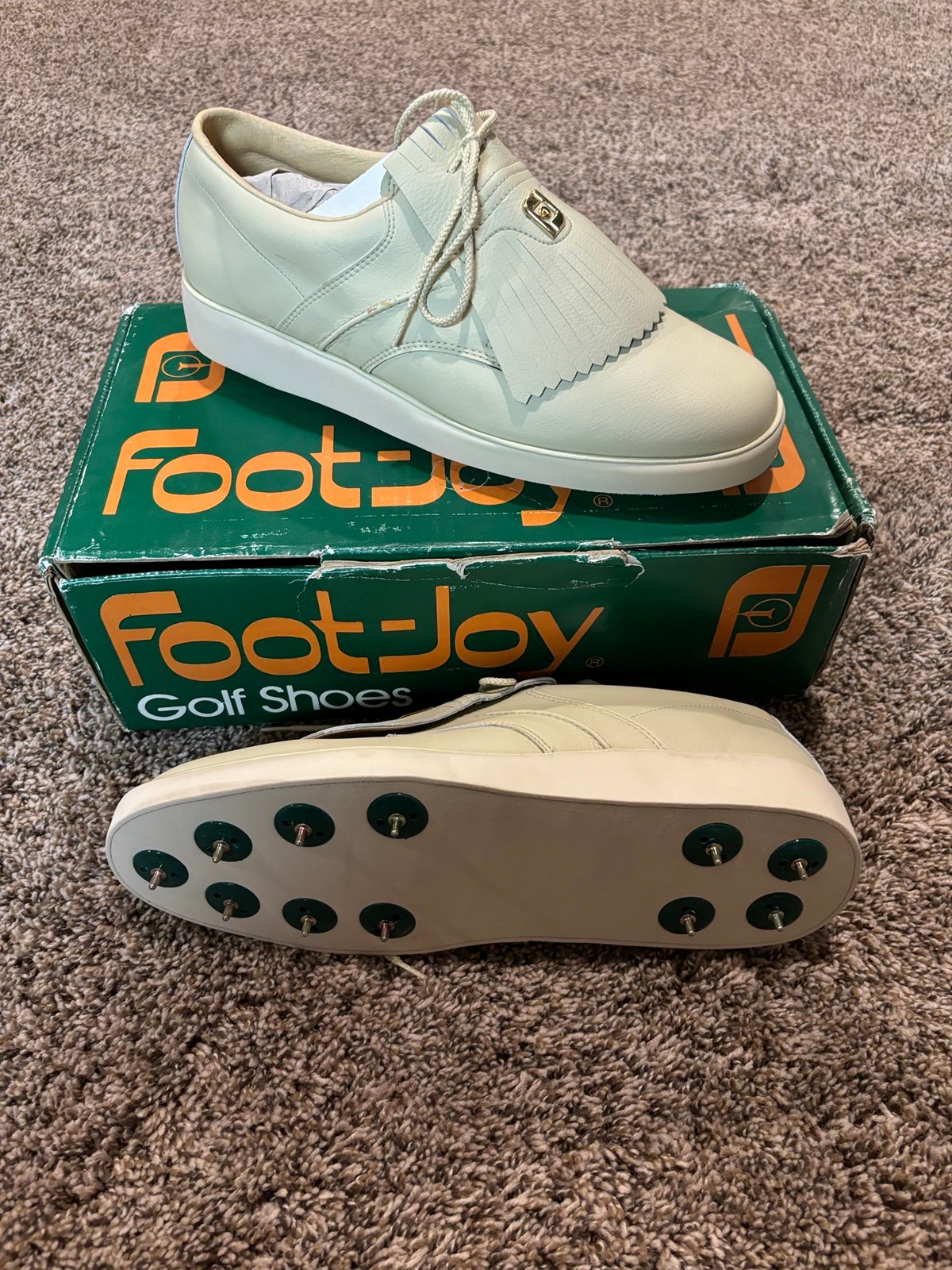 Golf shoes