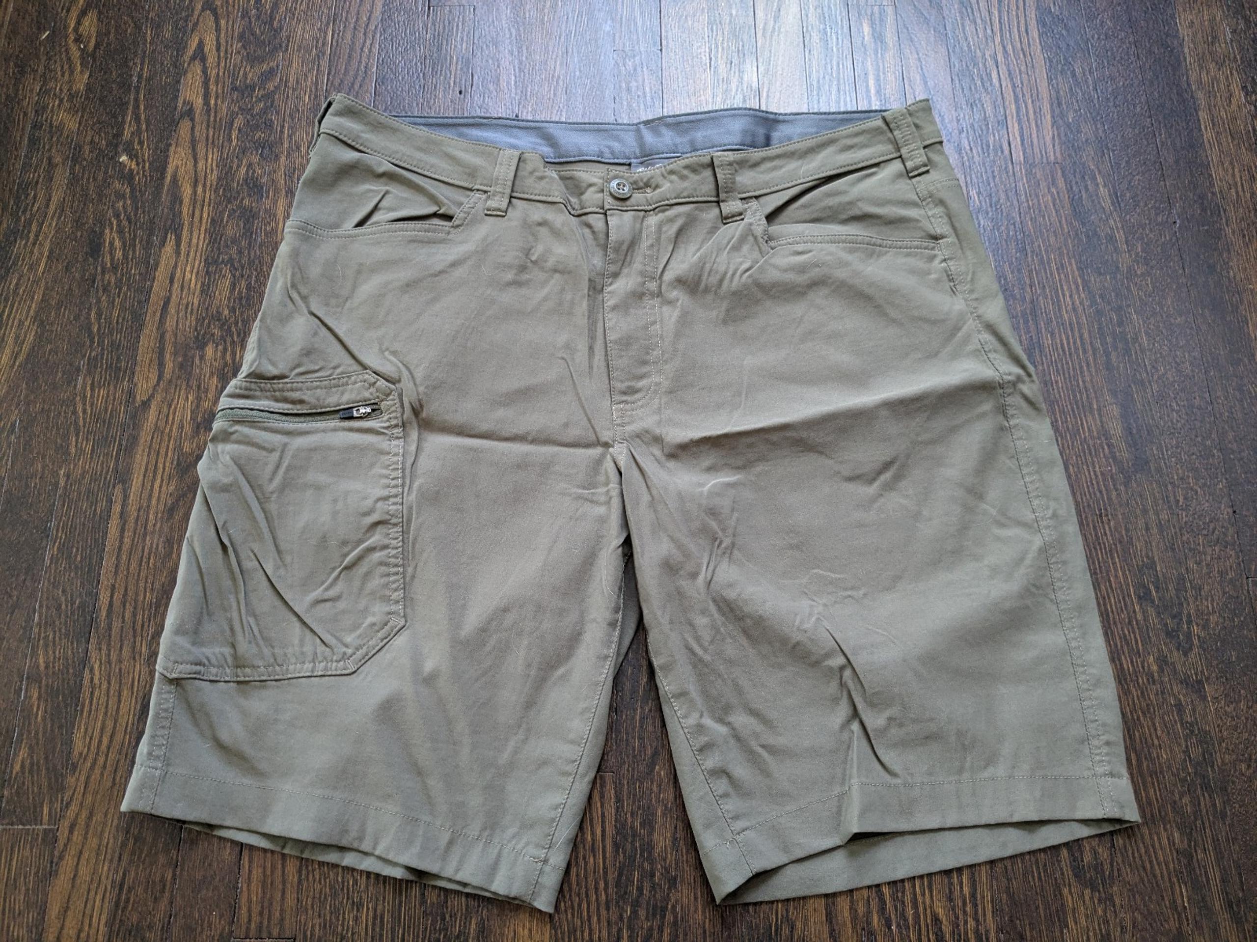 Eddie Bauer Shorts Mens Size 38 Green/Tan Stretch Tech Outdoor Cargo Chinos