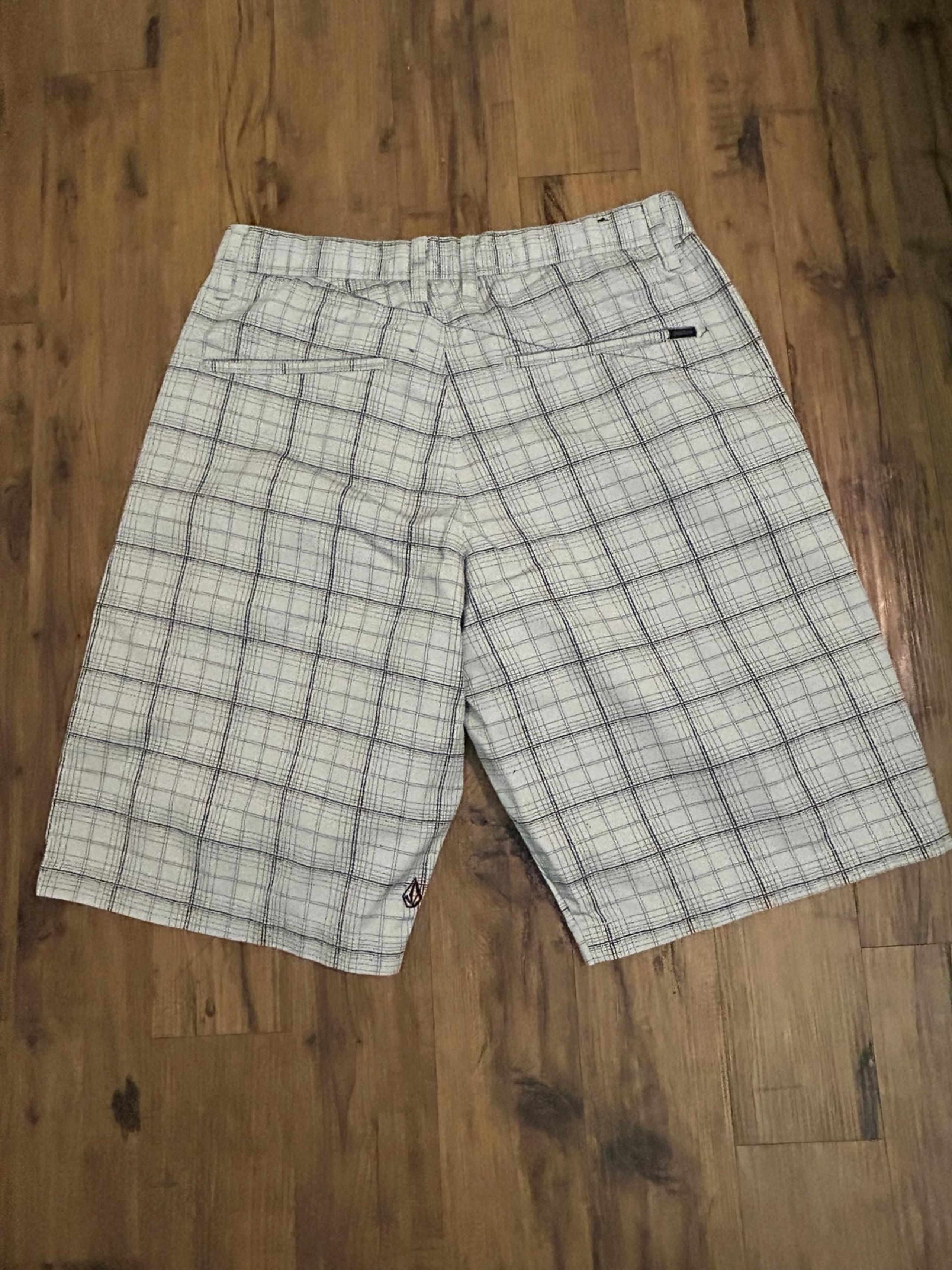 Volcom Corpo Class Tan Plaid Flat Front Chinos Shorts Mens Size 31