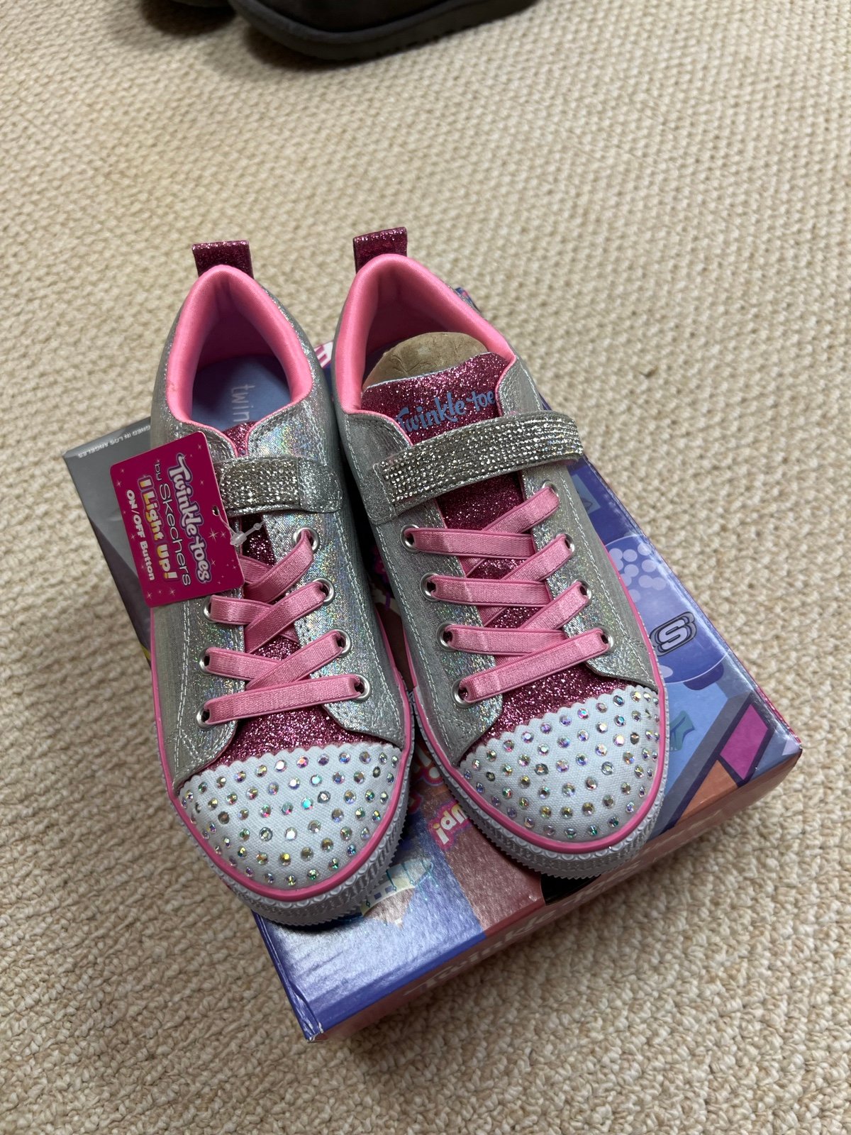 scetchers girls sneakers