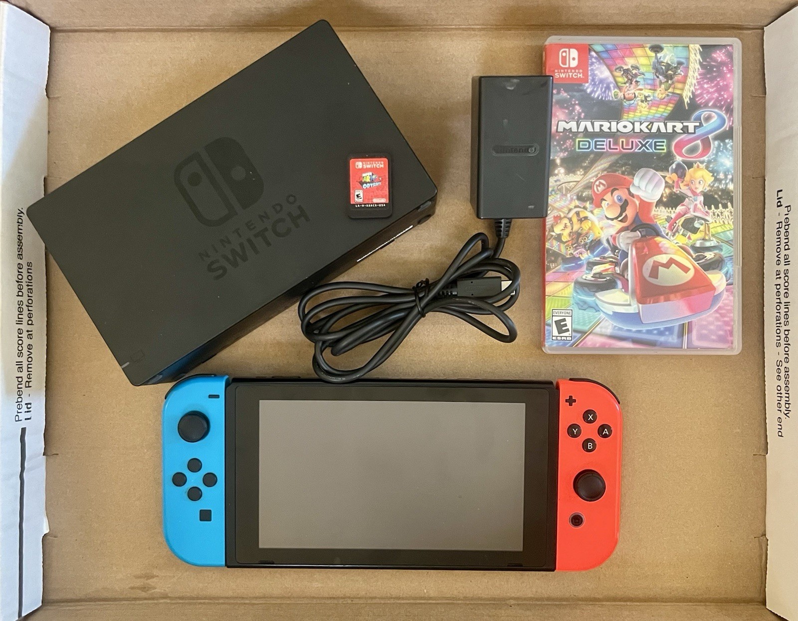 Super Mario Bundle - Nintendo Switch Handheld System - HAC-001 (-01) V1 + Extras