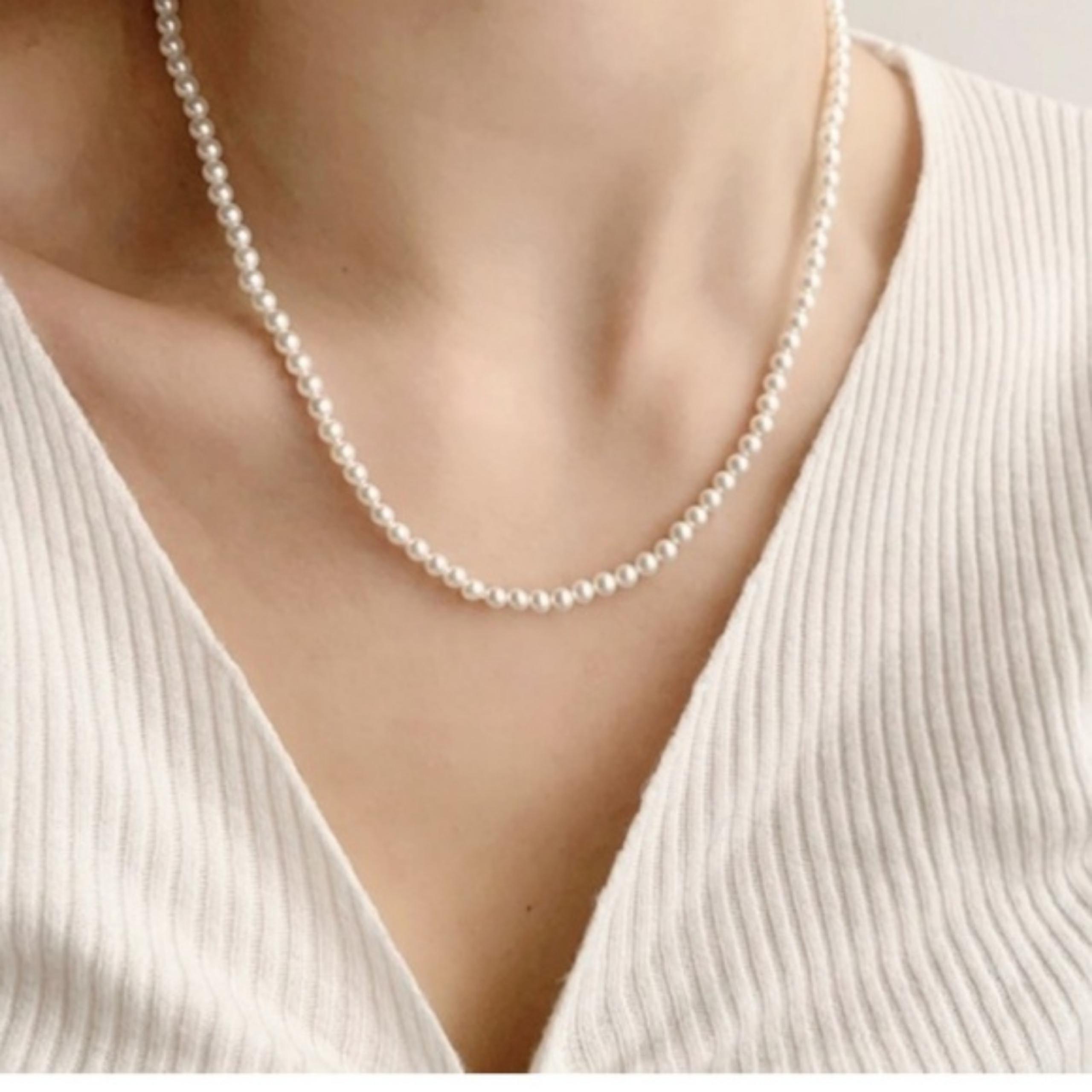Anthropologie Classic Pearl Necklace