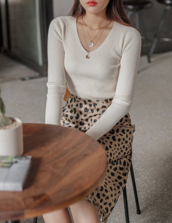 NWT V-NECK RIBBED KNIT-One Size