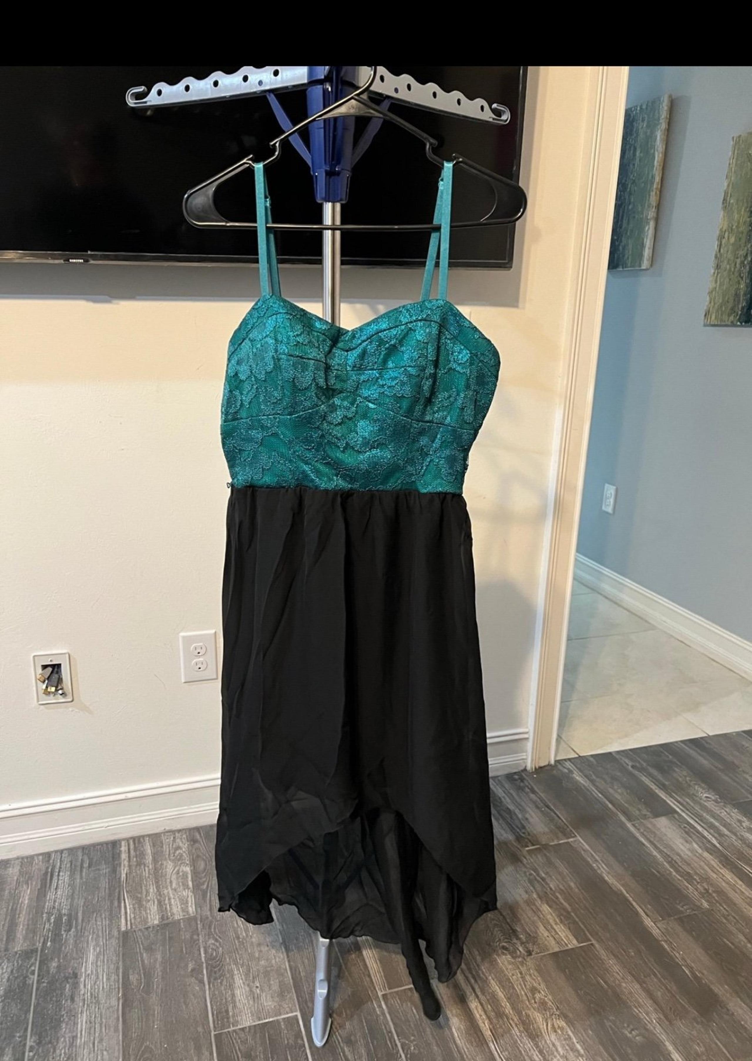 Lily Rose Emerald Green Lace High Low Dress
Size XL