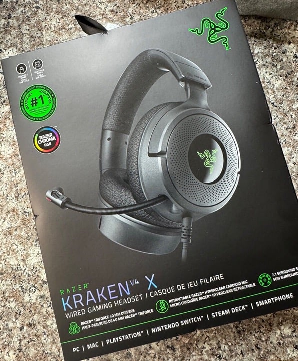 RAZER KRAKEN V4 X WIRED GAMING HEADSET WITH CHROMA RGB FOR PC, MAC, PS5, SWITCH