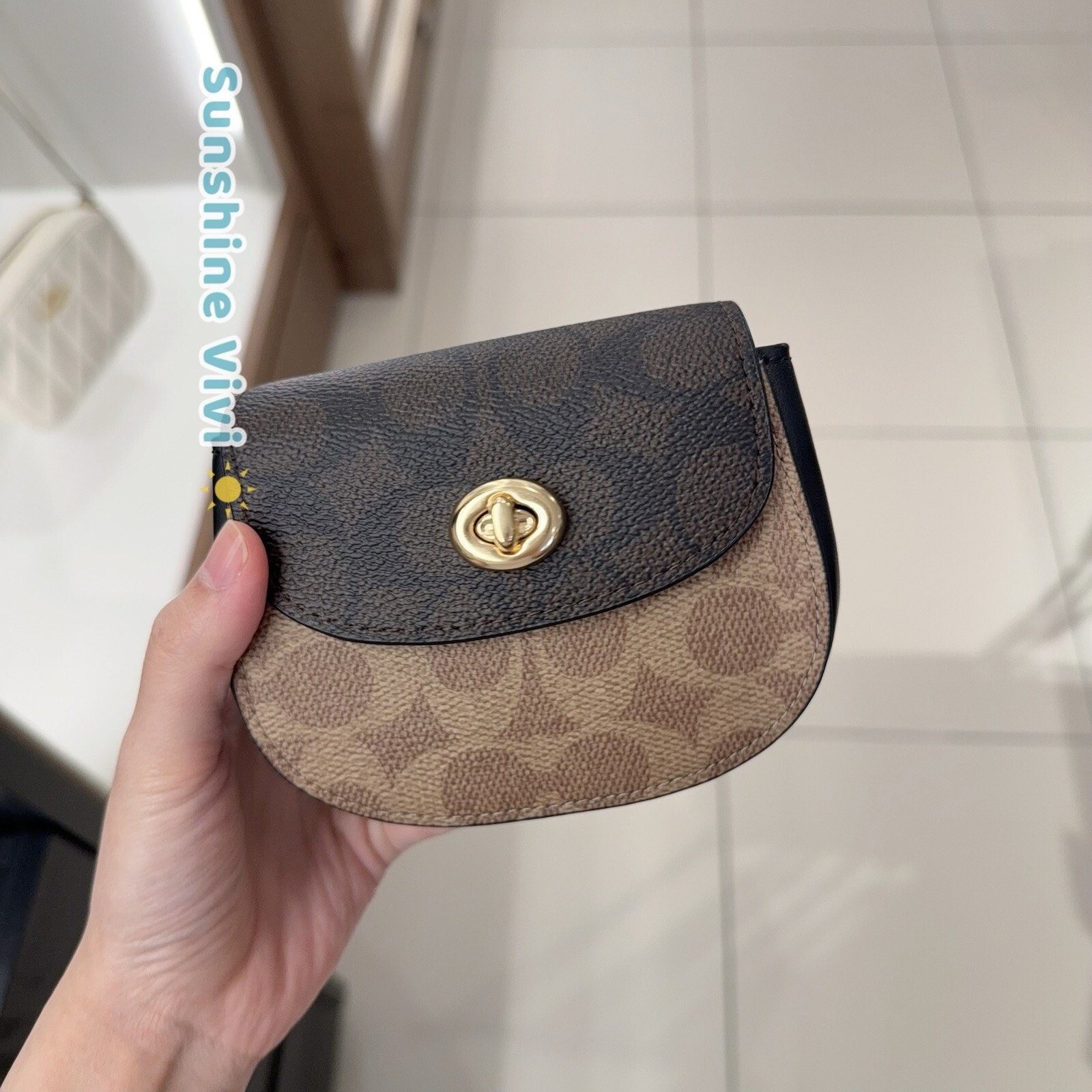 NWT Coach Turnlock Card Case In Blocked Signature Canvas CZ474 Gold/Walnut/Tan