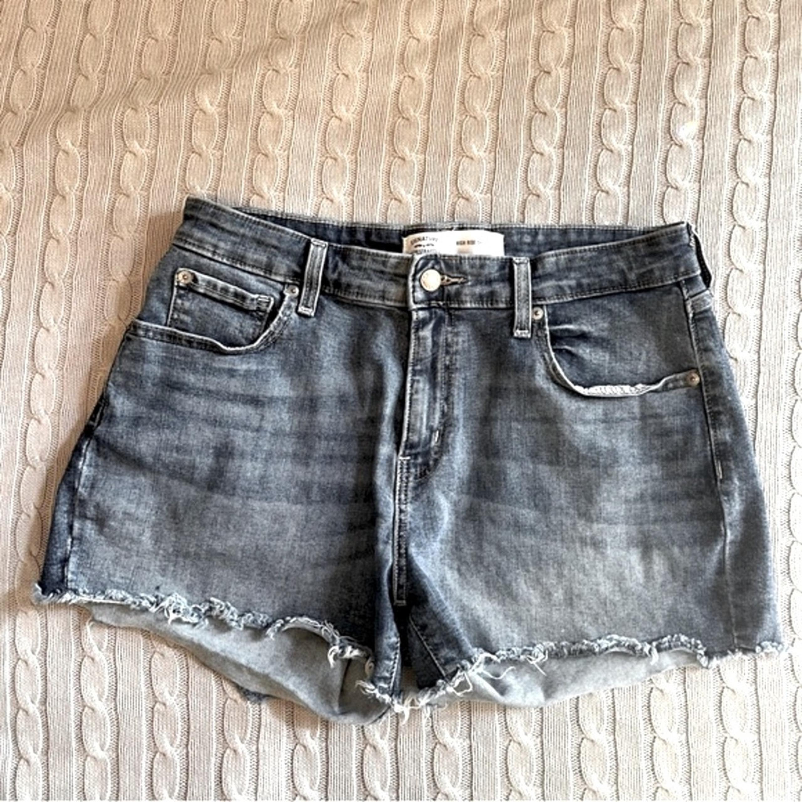 Signature by Levi Strauss Women’s High Rise Cut Off Denim Shirts Size 31