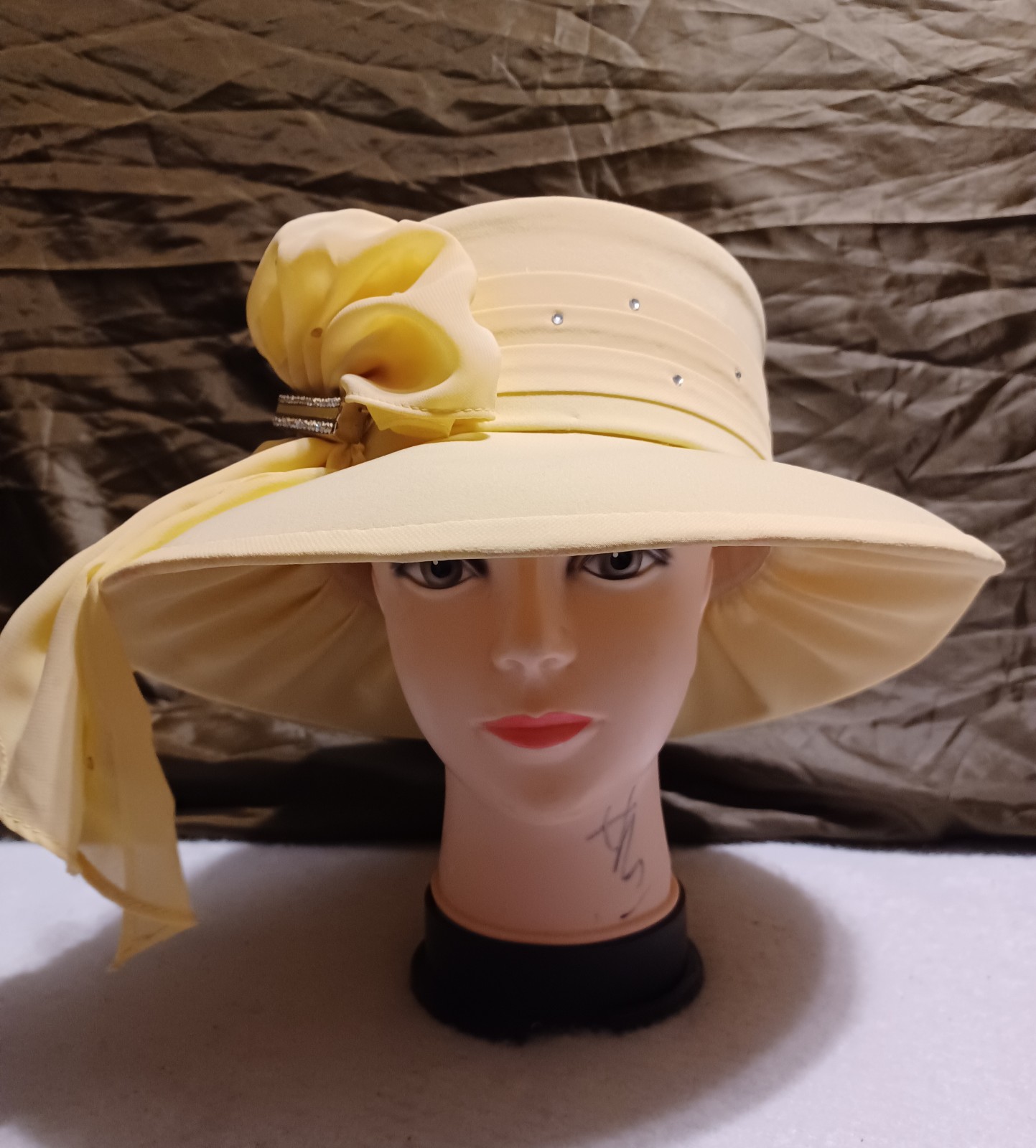 Ben Marc International Jeweled Pinned Bow Pale Yellow Church Derby Formal Women.