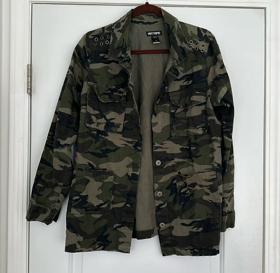 Hot Topic Camo Lightweight Jacket Sz L