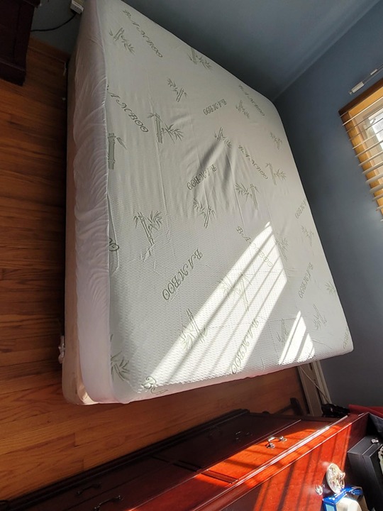 UNOPENED BRAND NEW 100% Waterproof Queen Size Mattress Protector,
