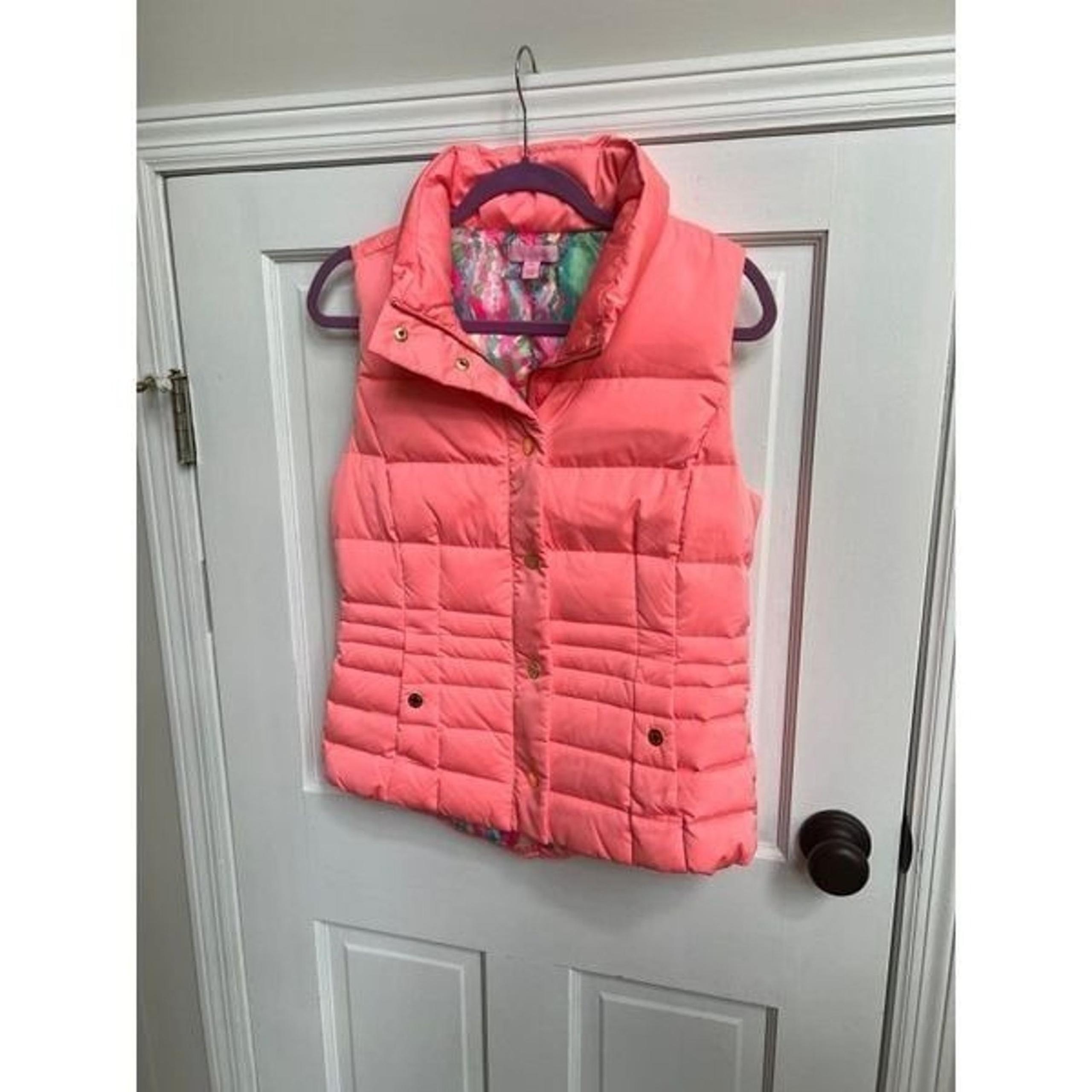 LILLY PULITZER Isabelle Vest Size M Coral Quilted Down Snap Closure Women’s