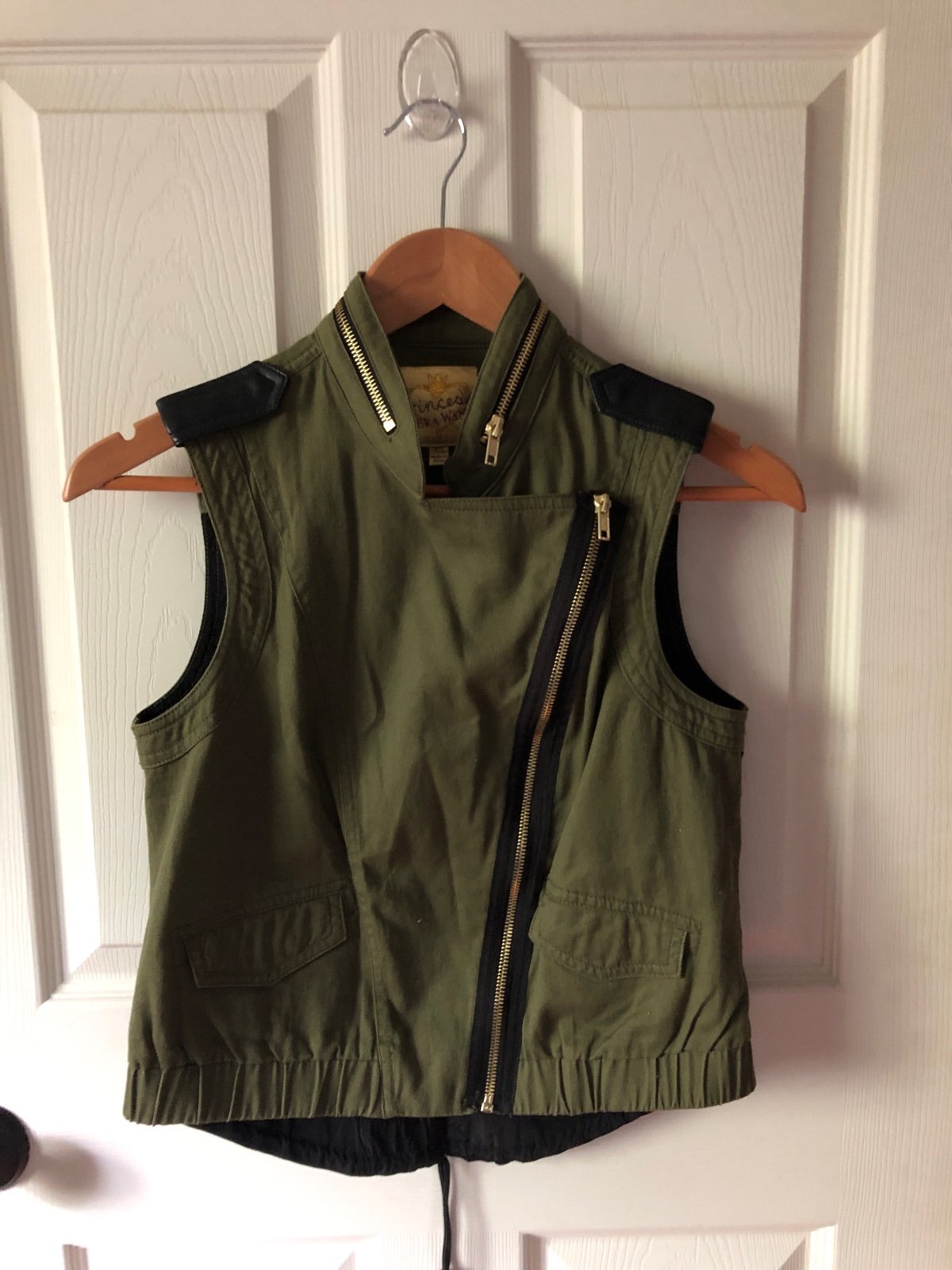 Vera wang vest store