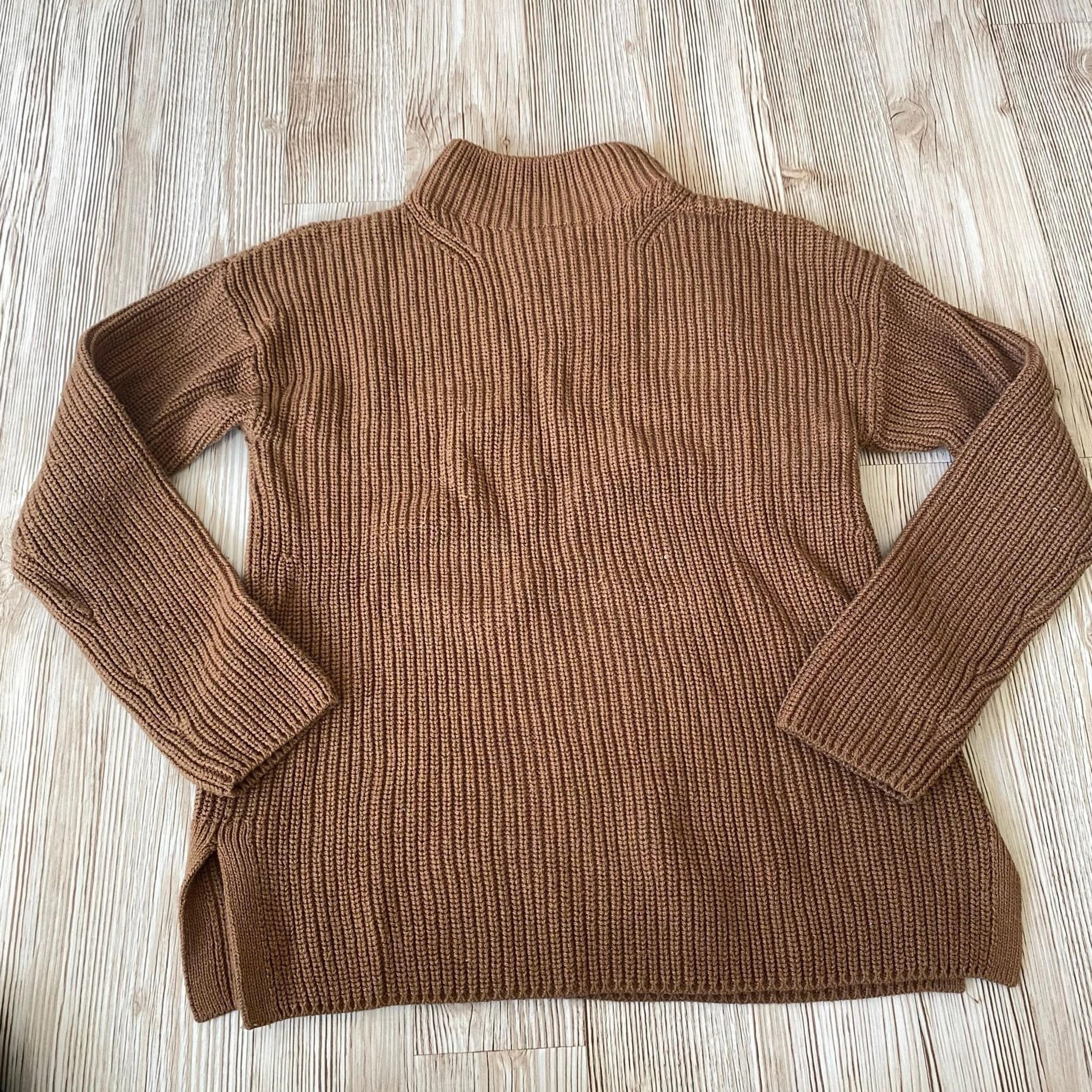 Women’s banana republic tan / nude turtleneck sweater size small