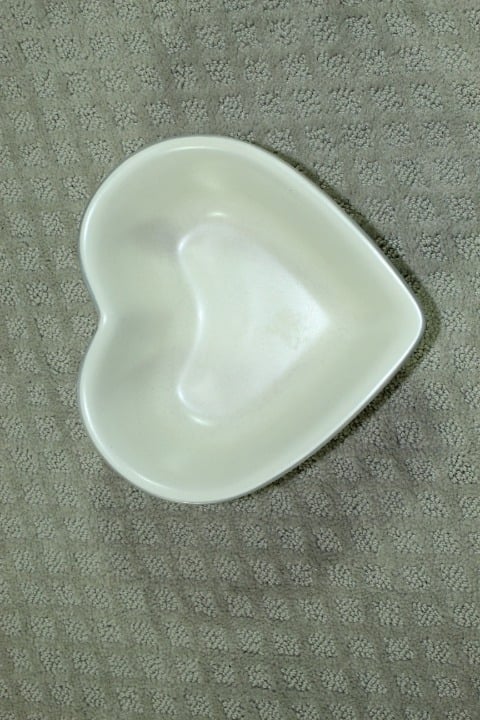 Pfaltzgraff 8 Heart Shaped Cream Gazebo/Scalloped Pattern Bowl Retired
