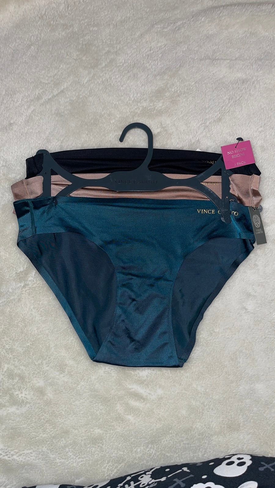 ❤️NEW!!!❤️Vince Camuto 3 pack No Show Bikini.